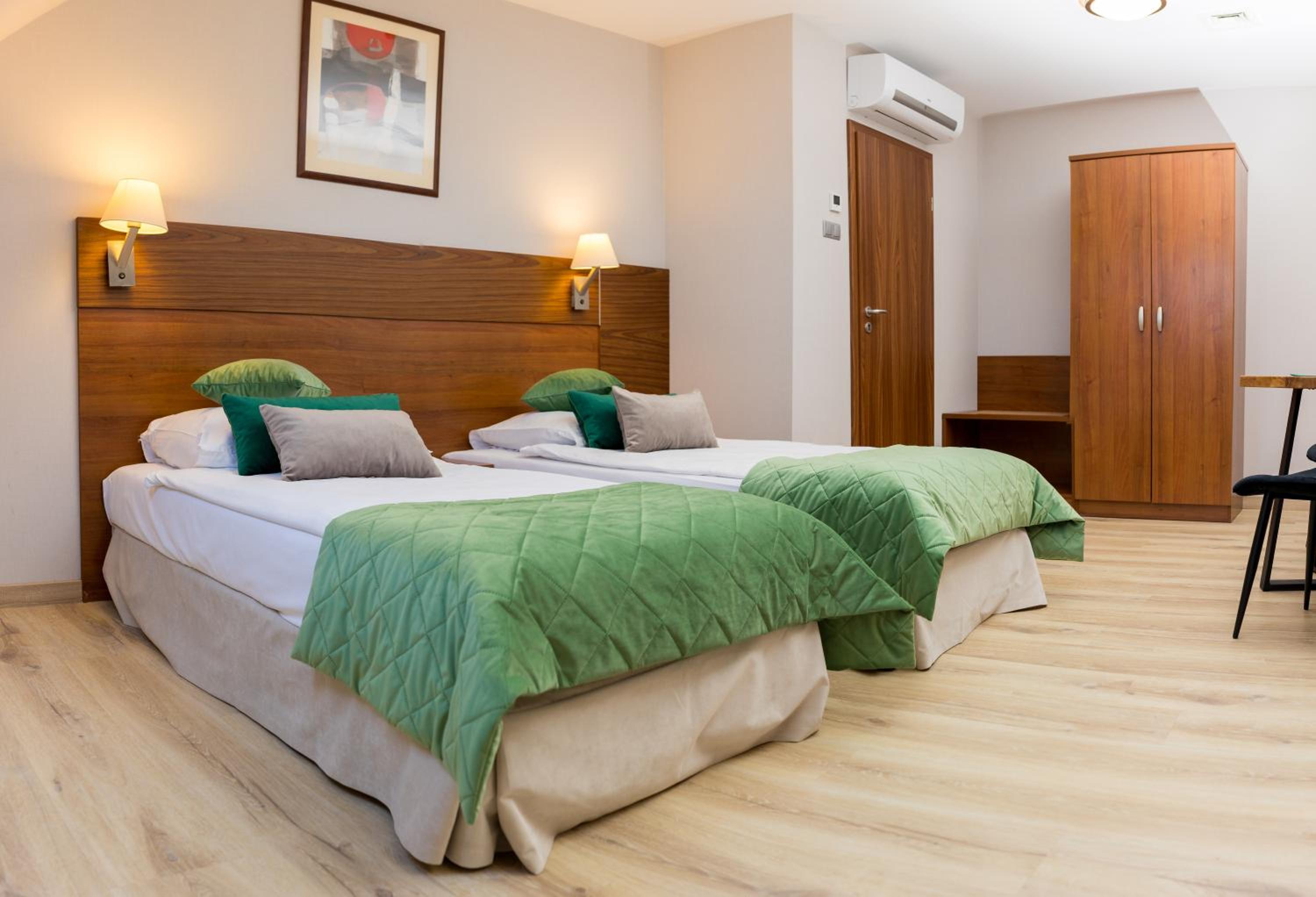 Standard King Room photo 1