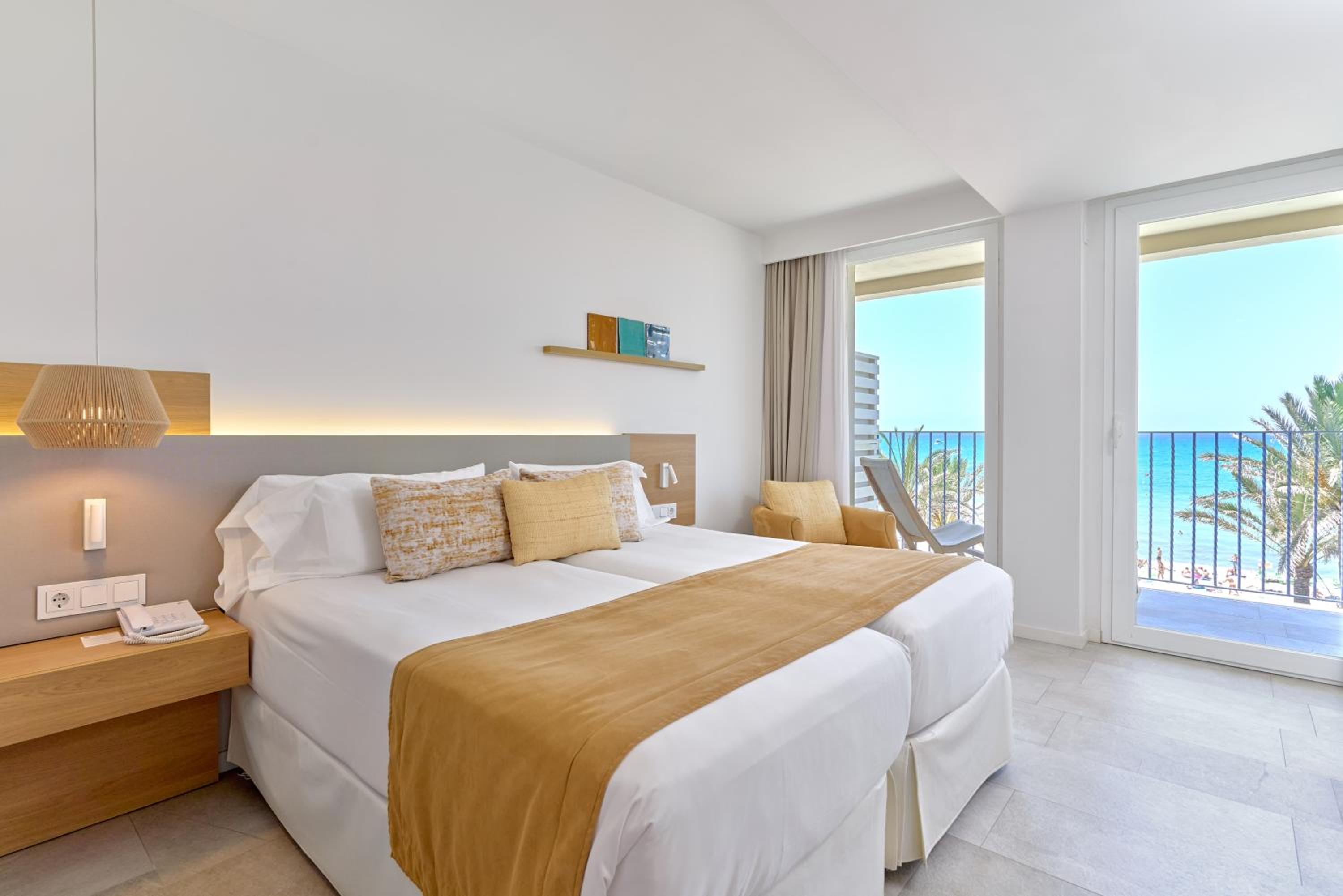 Superior Double Room with direct Sea View- 2 Beds - Photo 1