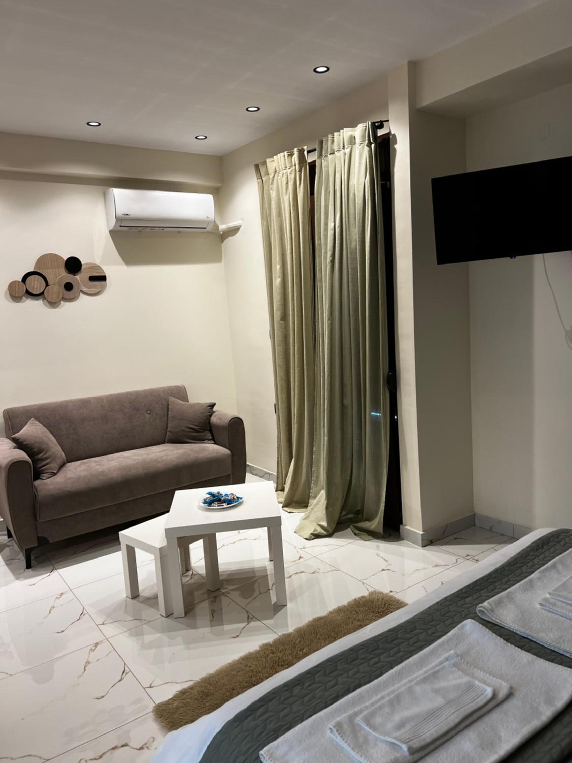 Studio Apartment photo 2