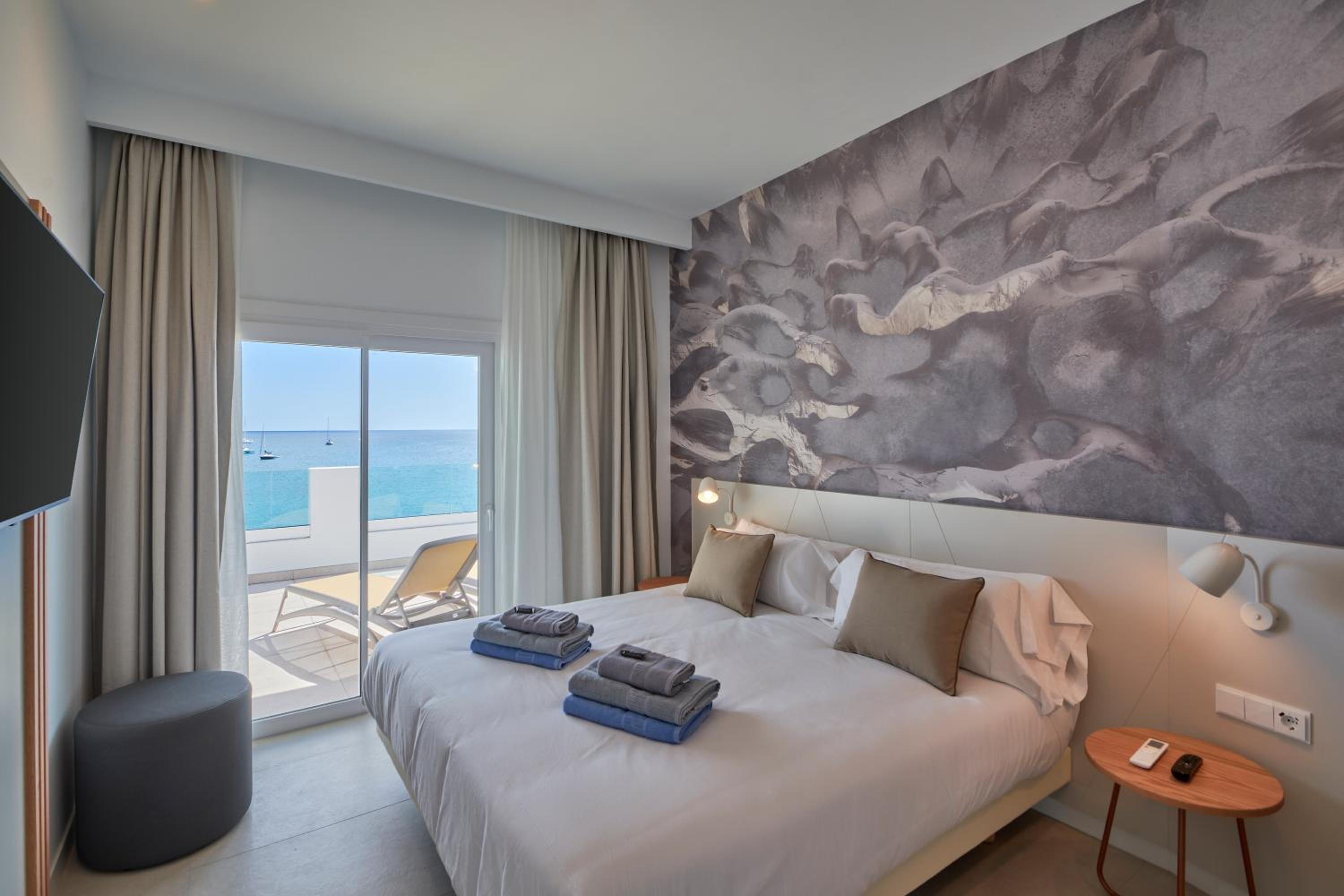 Two-Bedroom Apartment with Sea View photo 3