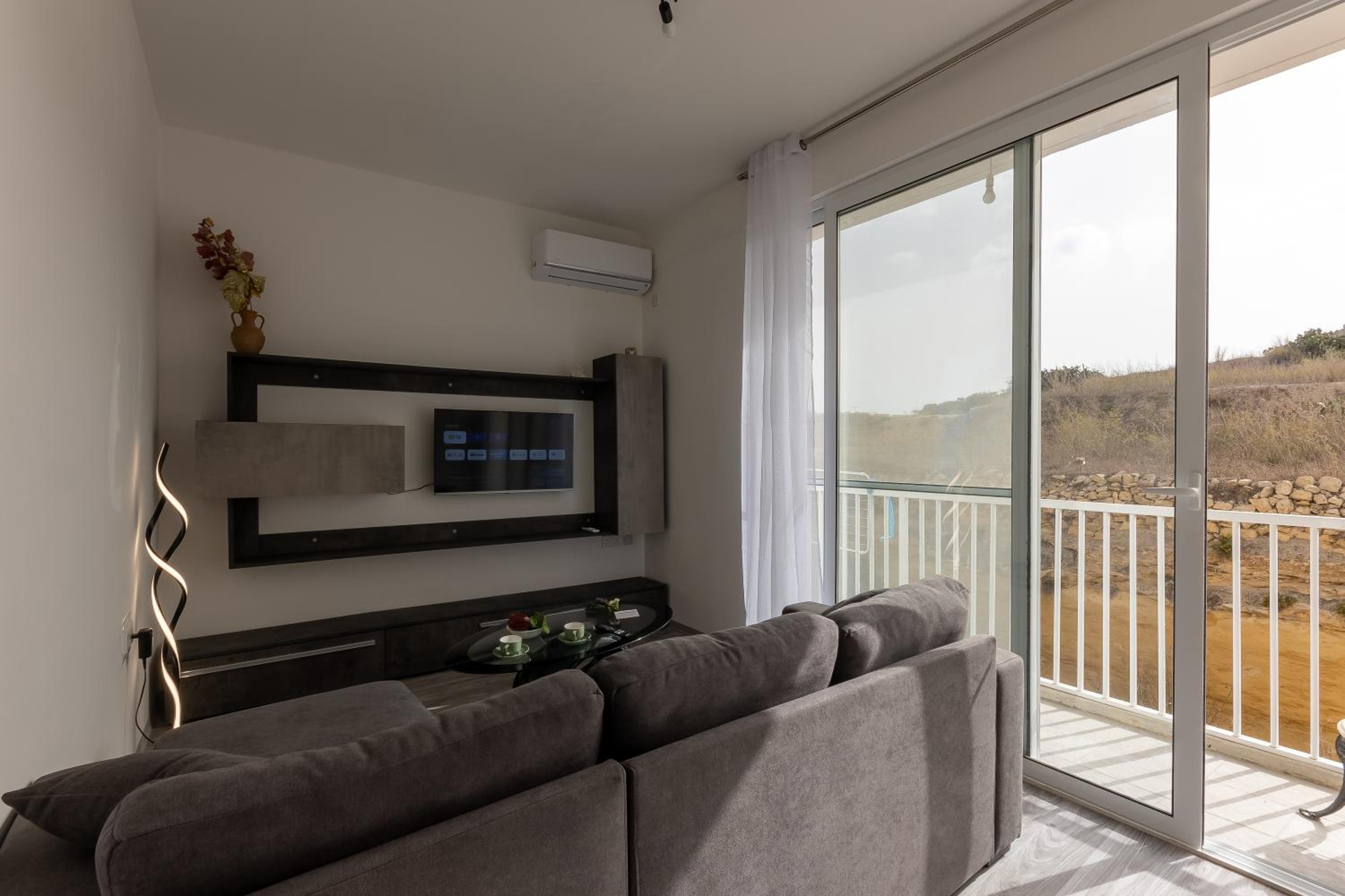 Apartment With Balcony photo 3