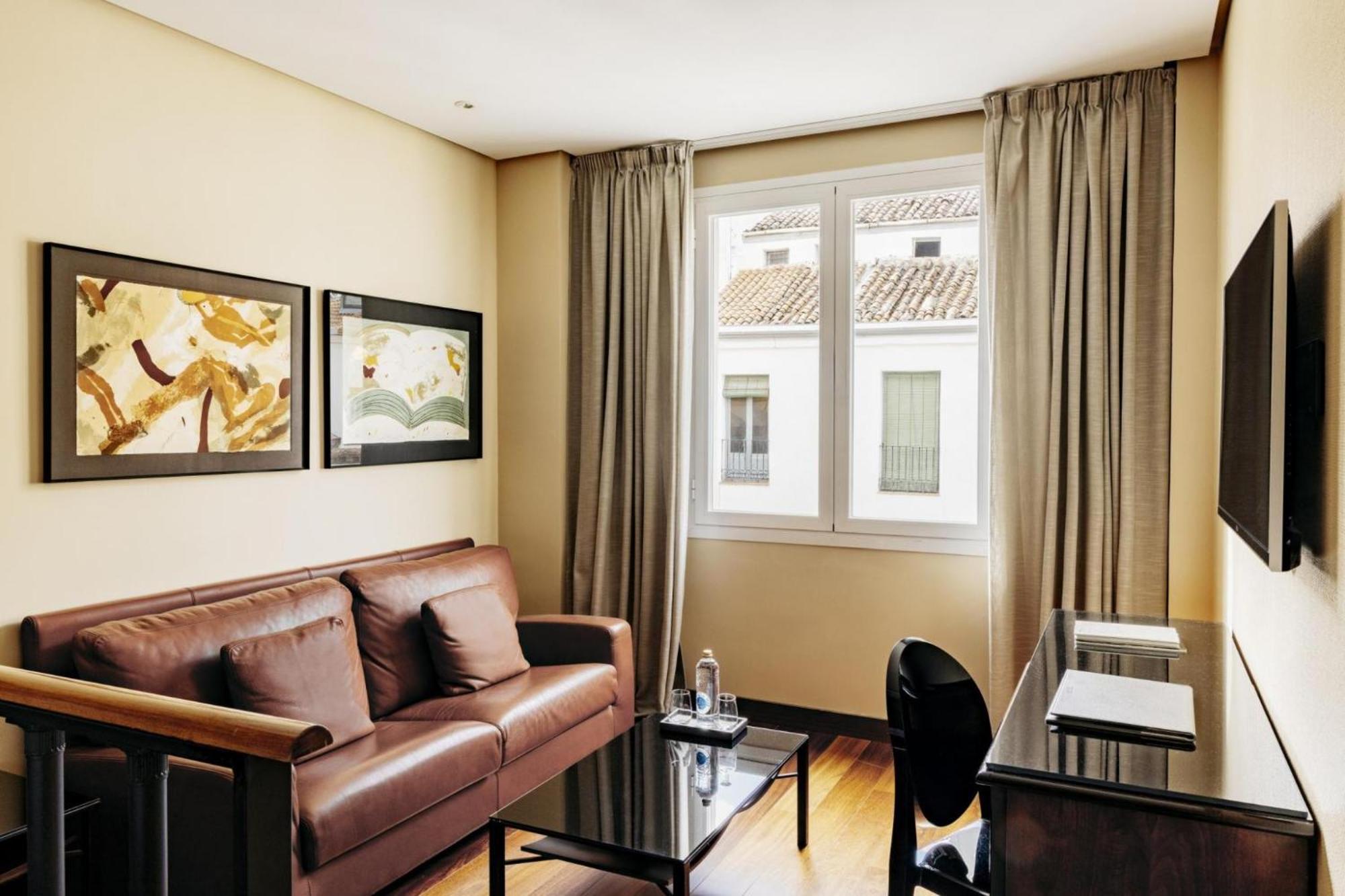 Superior Double or Twin Room - Photo 1