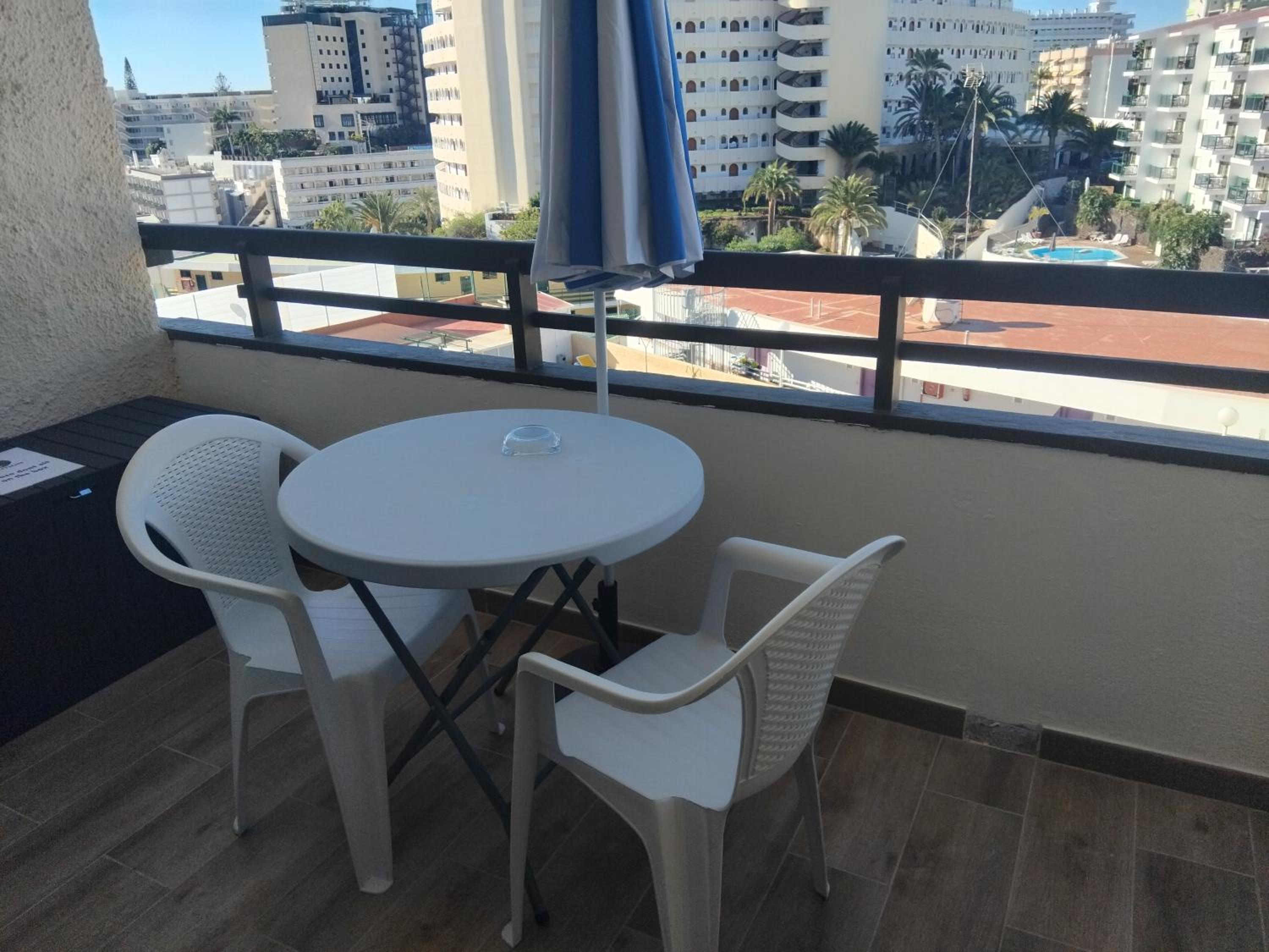 Apartamento de una habitación con balcón