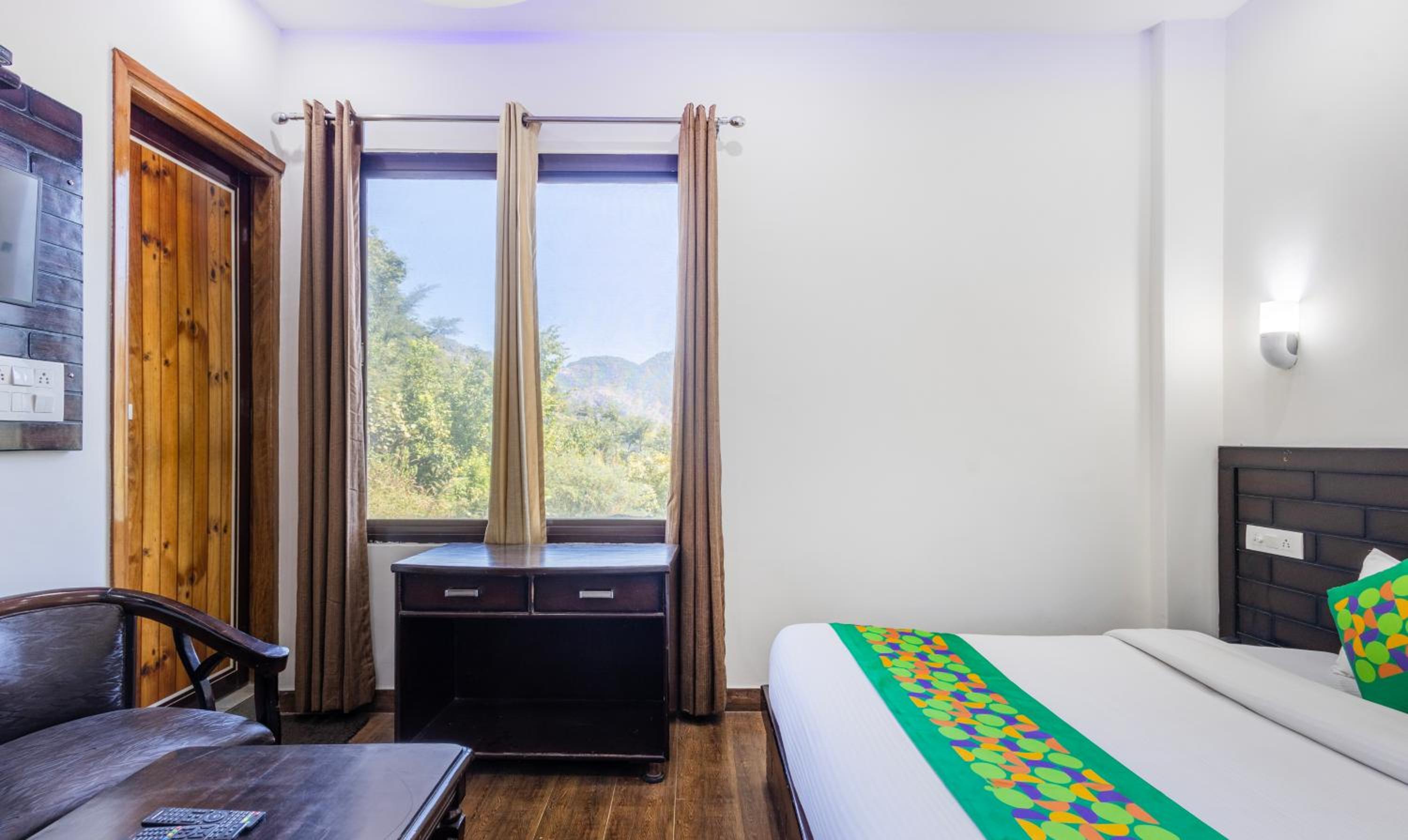 Economy Room With Mountain View photo 3