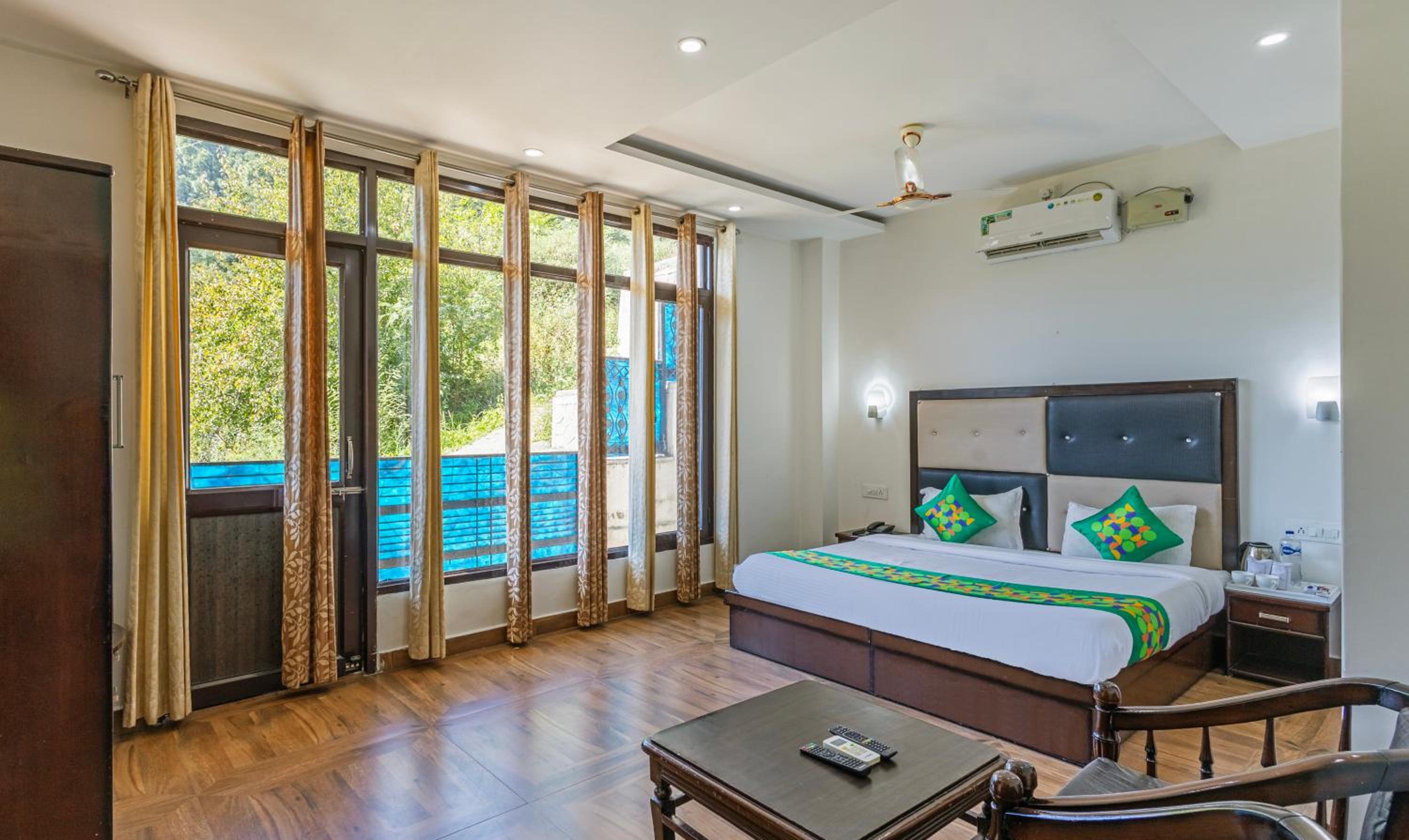 Standard Room With Mountain View