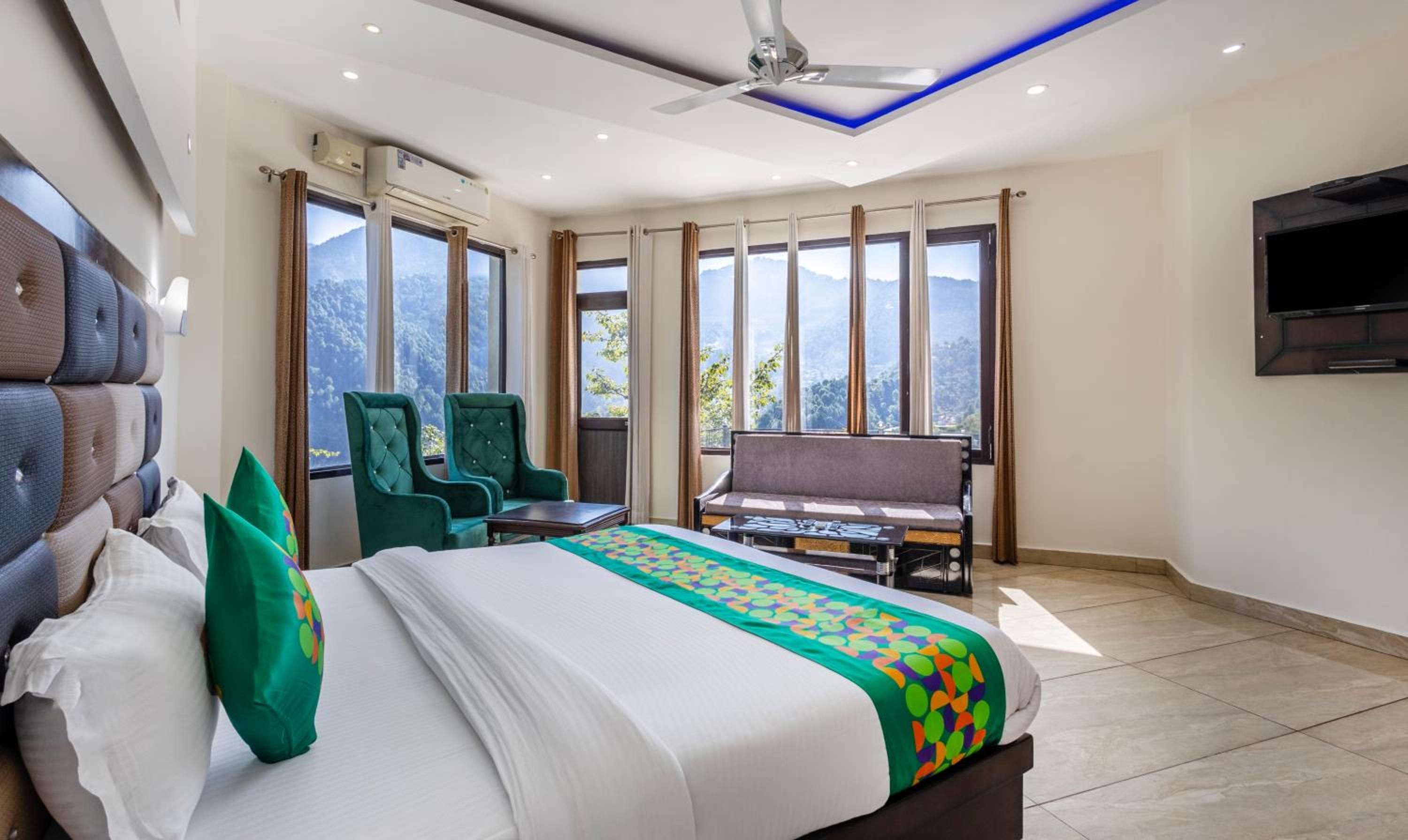 Spacious Superior Room With Mountain View  photo 2
