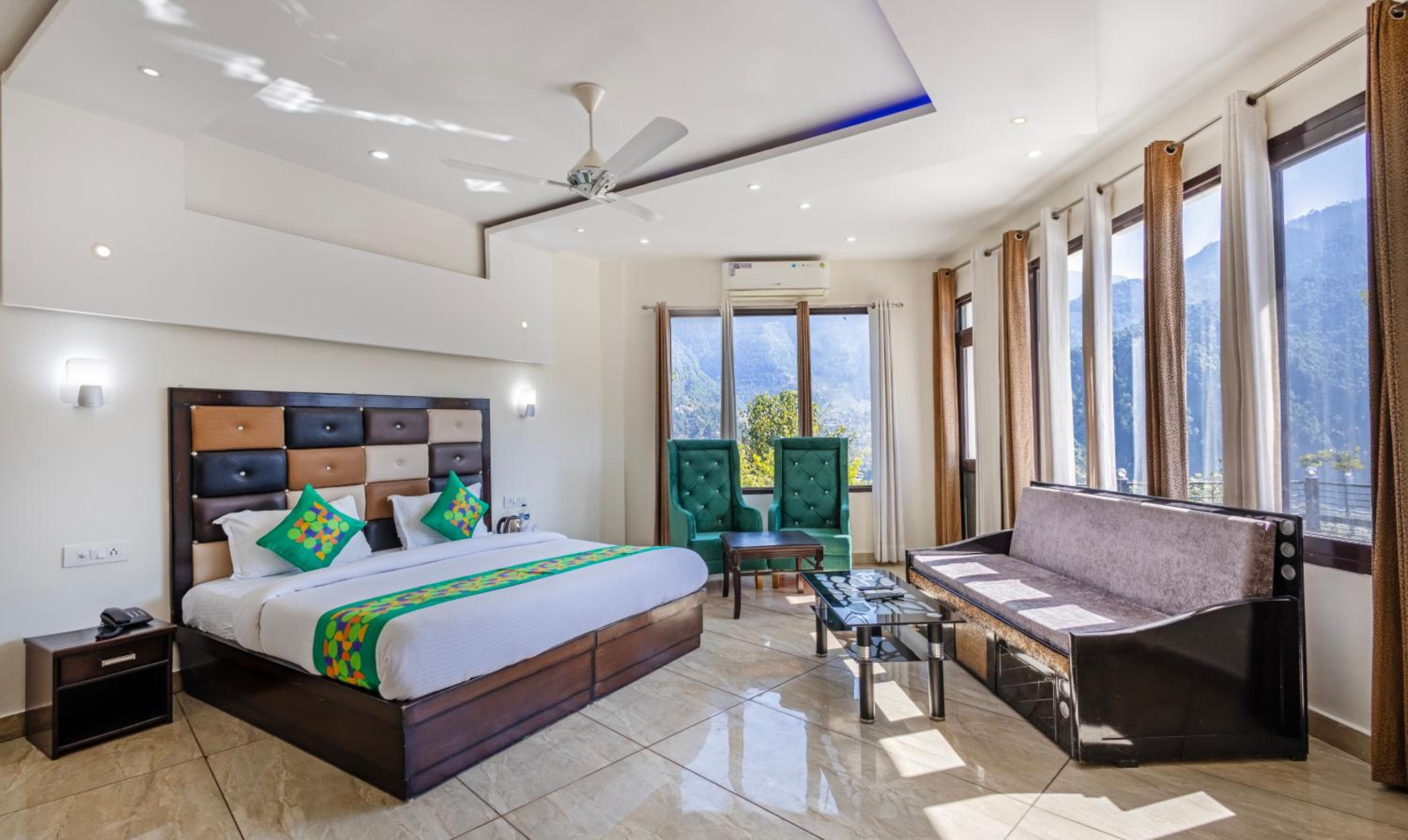 Spacious Superior Room With Mountain View