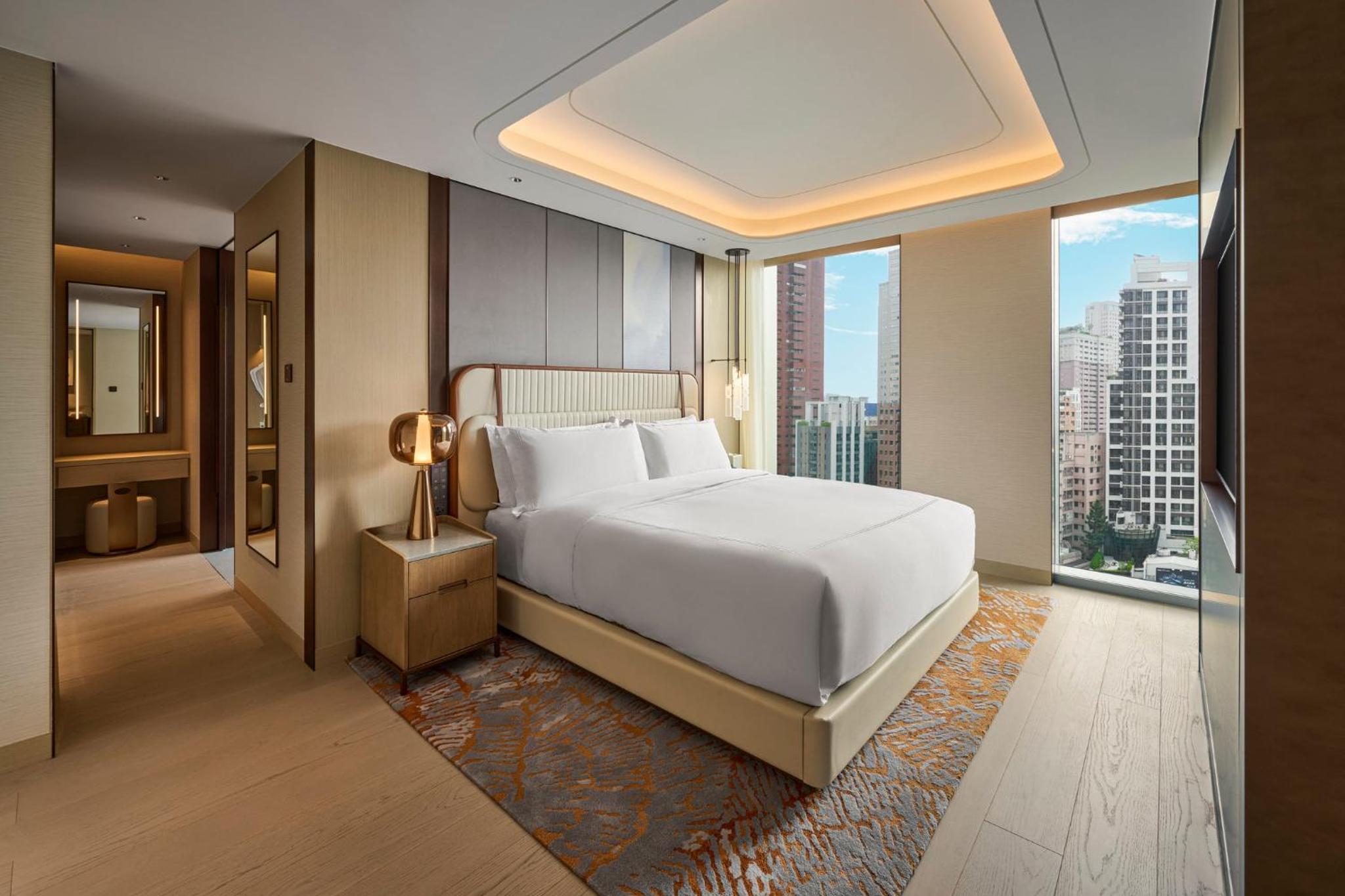 Midtown Suite - Photo 2