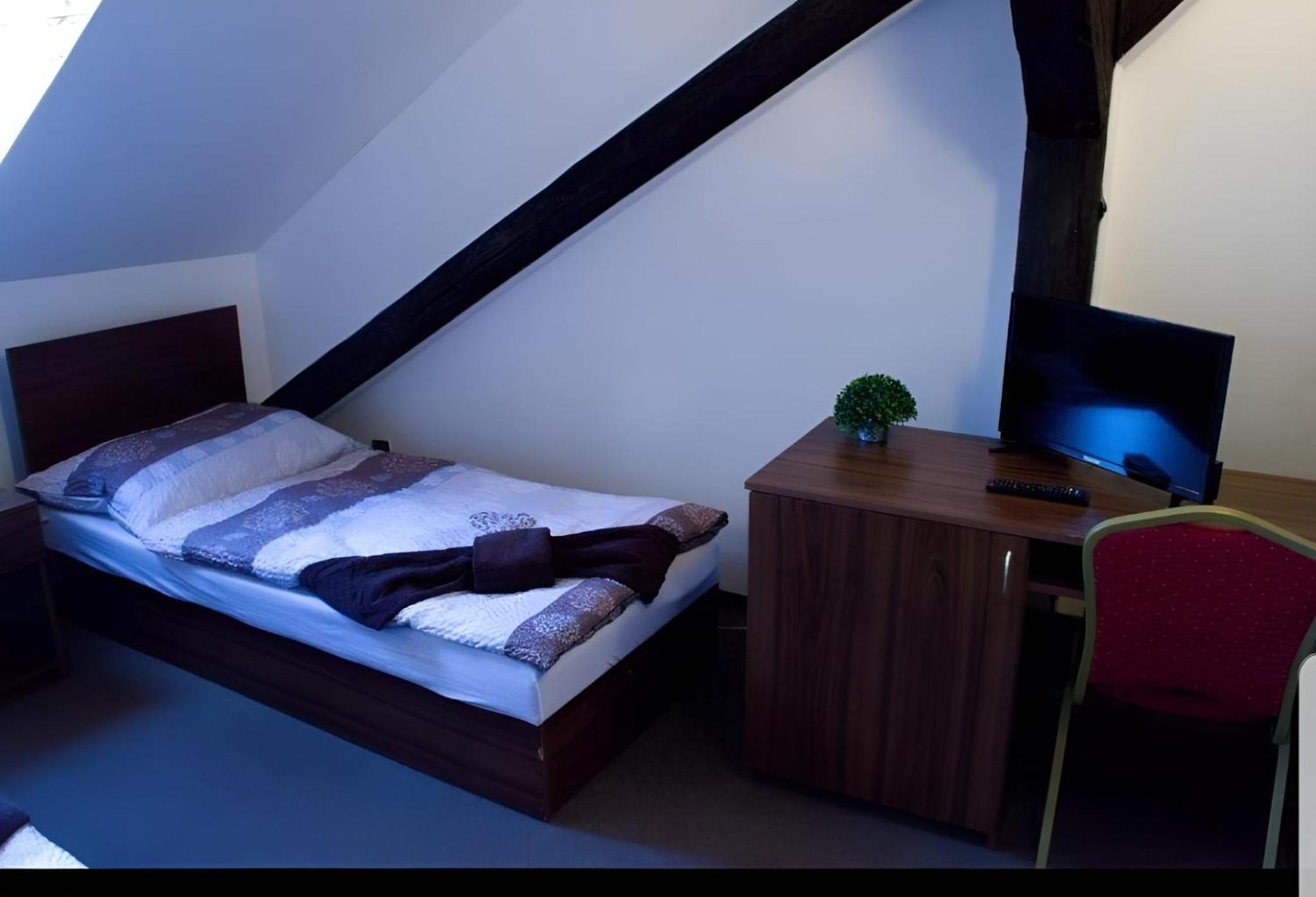 Economy Triple Room