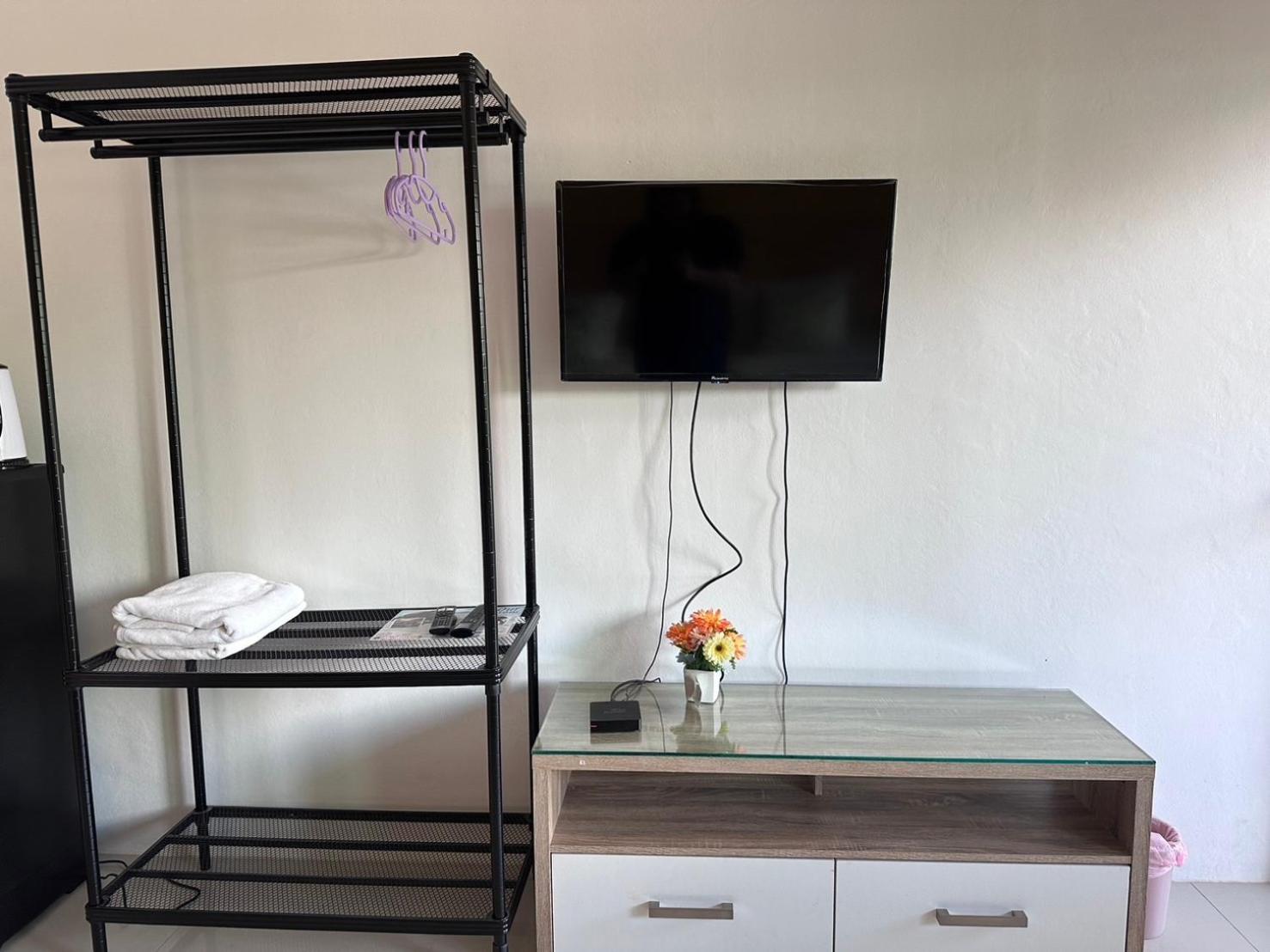 Twin Room - Photo 3
