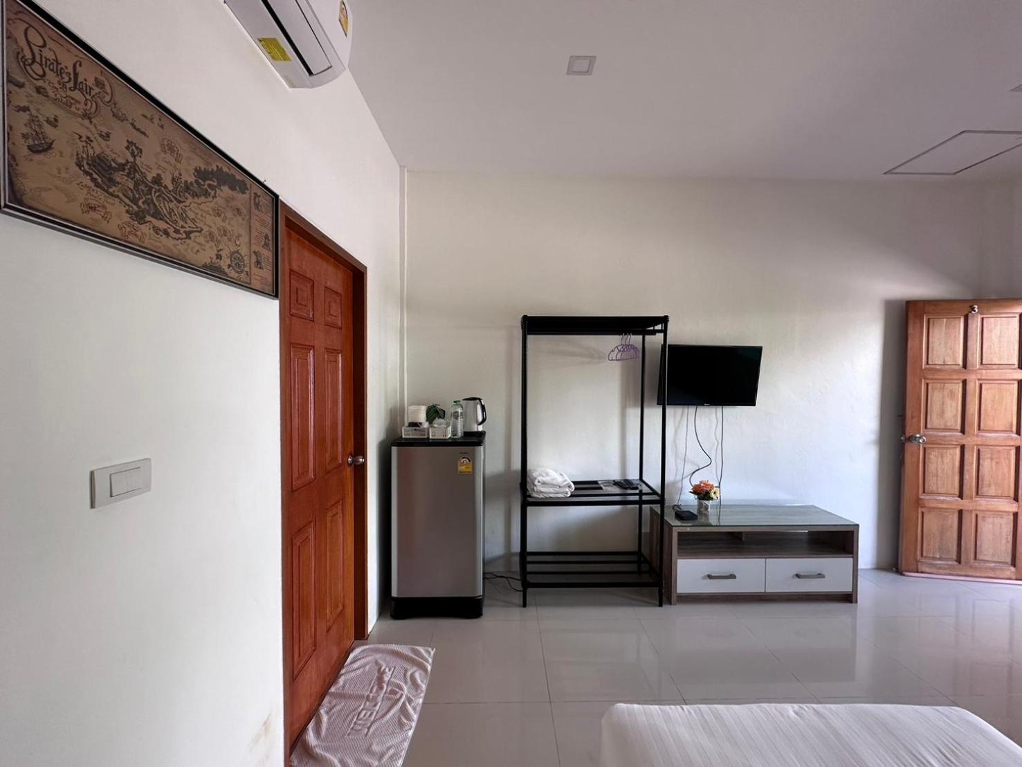 Twin Room - Photo 2