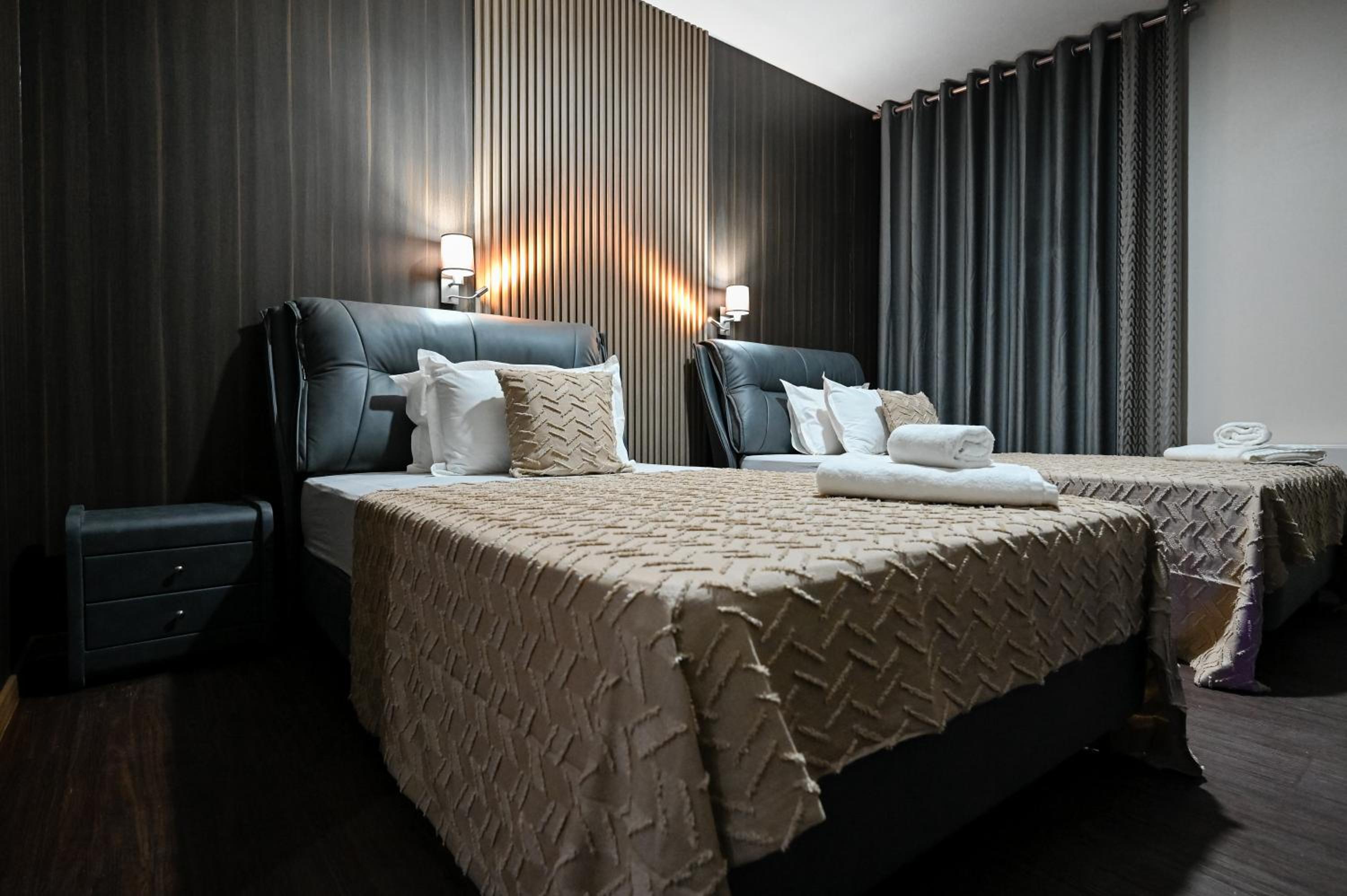 Economy Twin Room - Photo 1