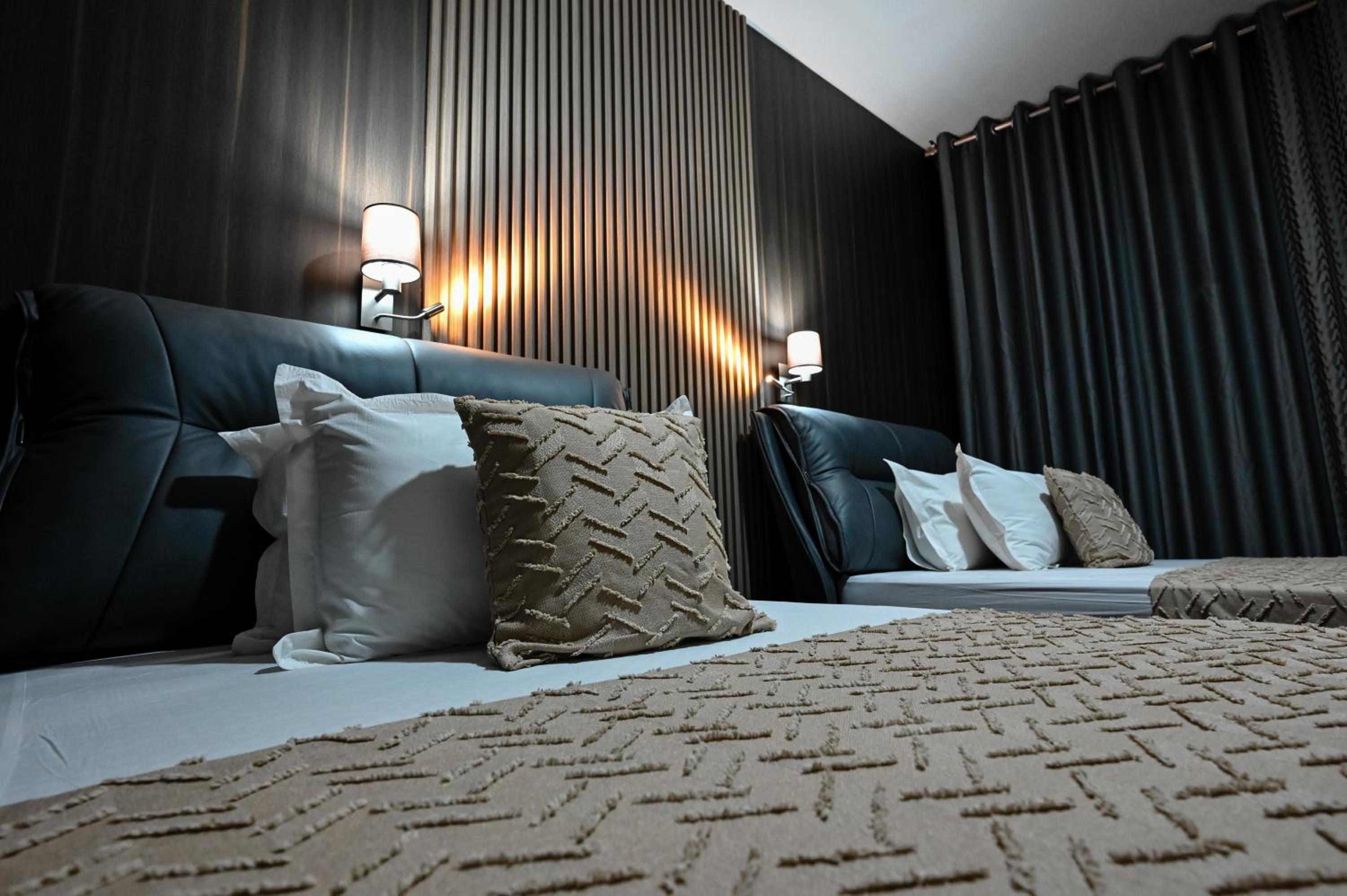 Economy Twin Room - Photo 4