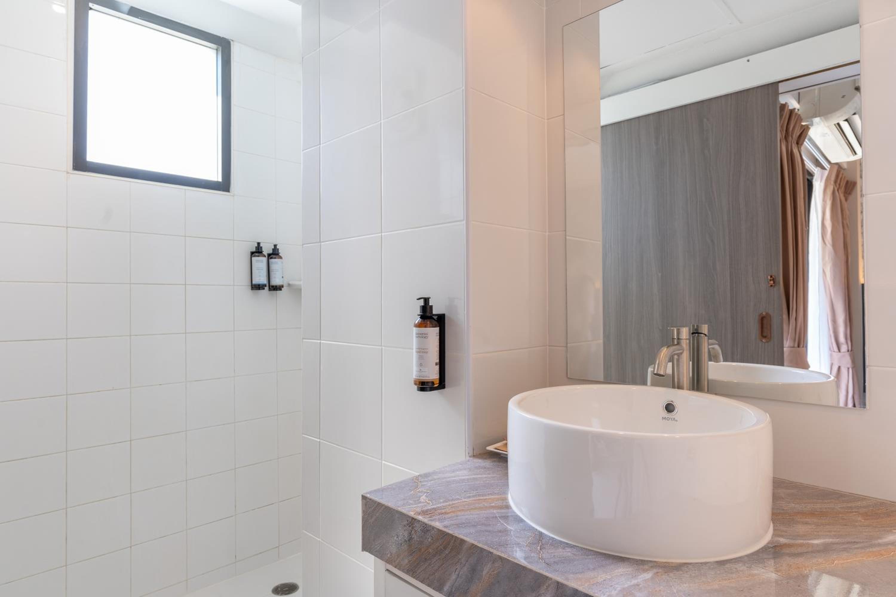 Superior Double Room with Balcony - Photo 6