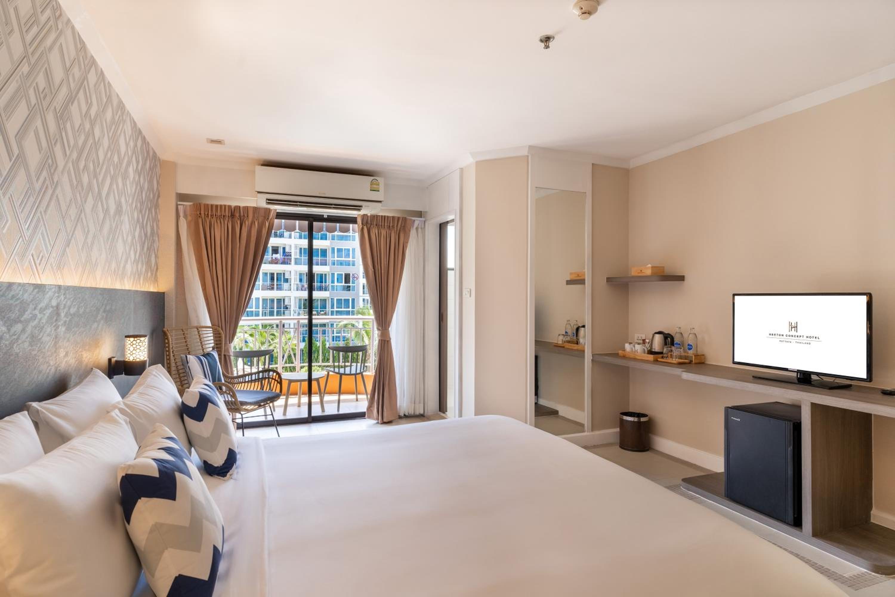 Superior Double Room with Balcony - Photo 4