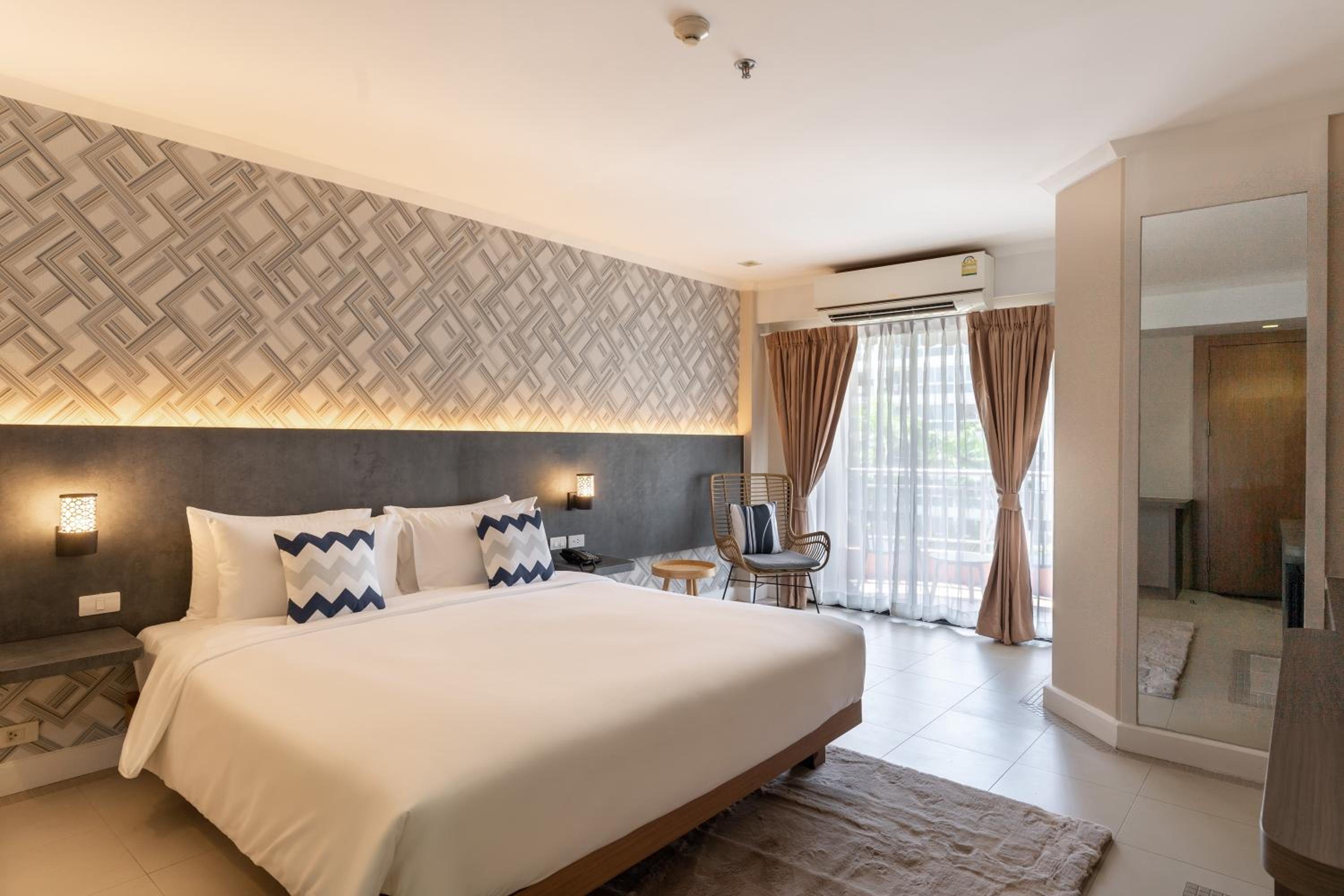 Superior Double Room with Balcony - Photo 1