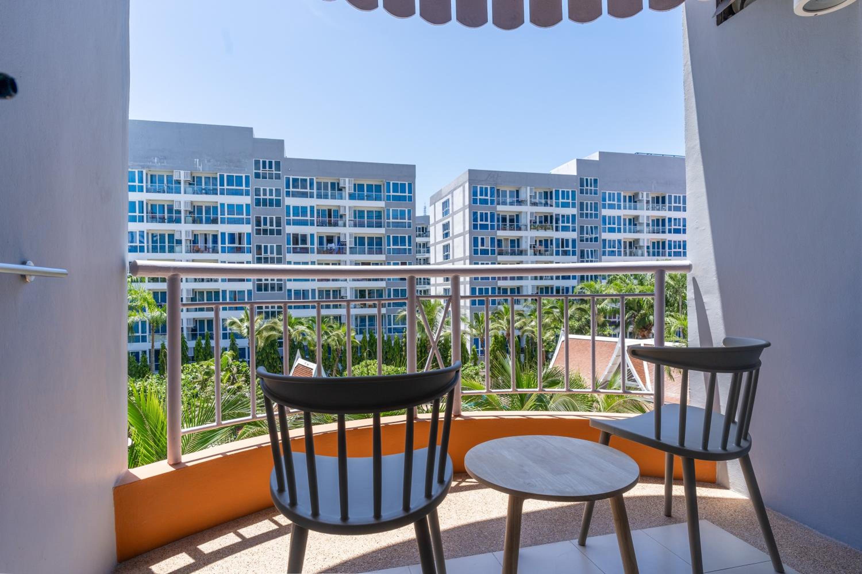 Superior Double Room with Balcony - Photo 5
