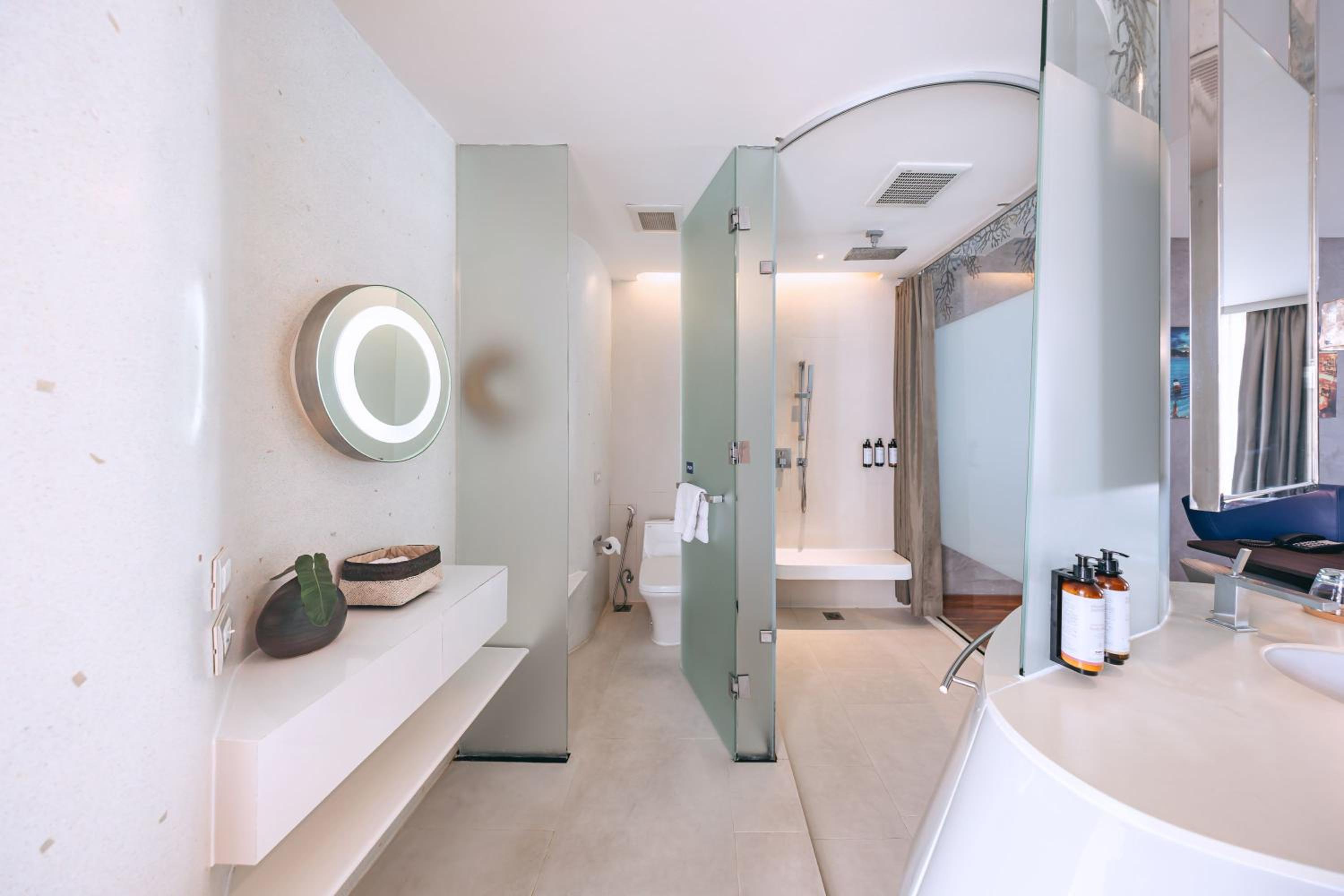 Deluxe Double Room with Pool View - Photo 7