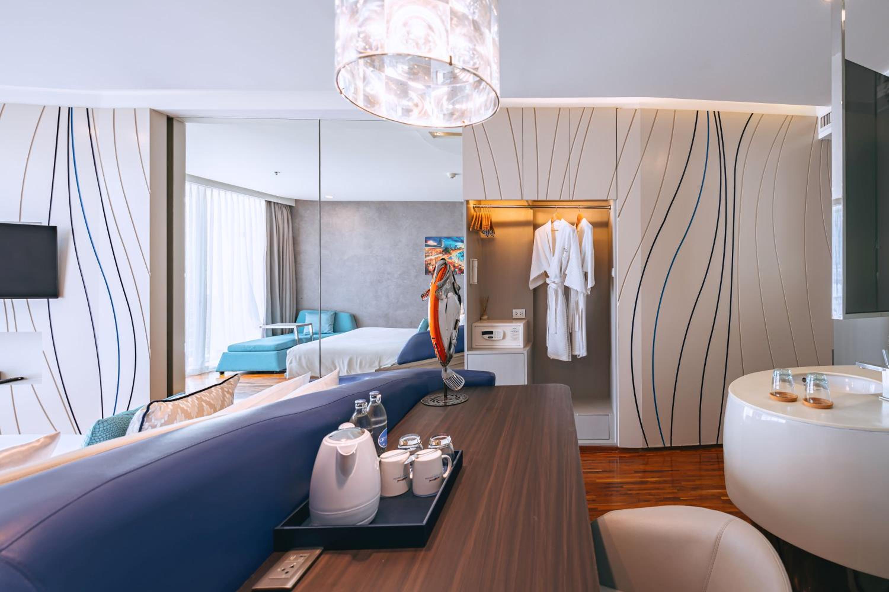 Deluxe Double Room with Pool View - Photo 3