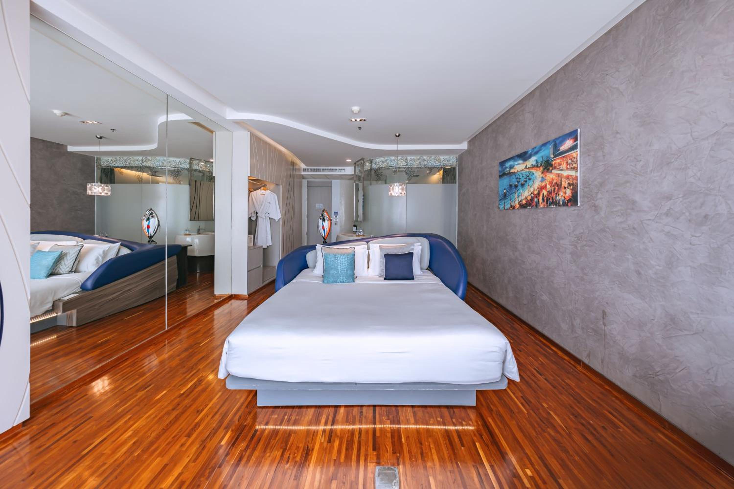 Deluxe Double Room with Pool View - Photo 14