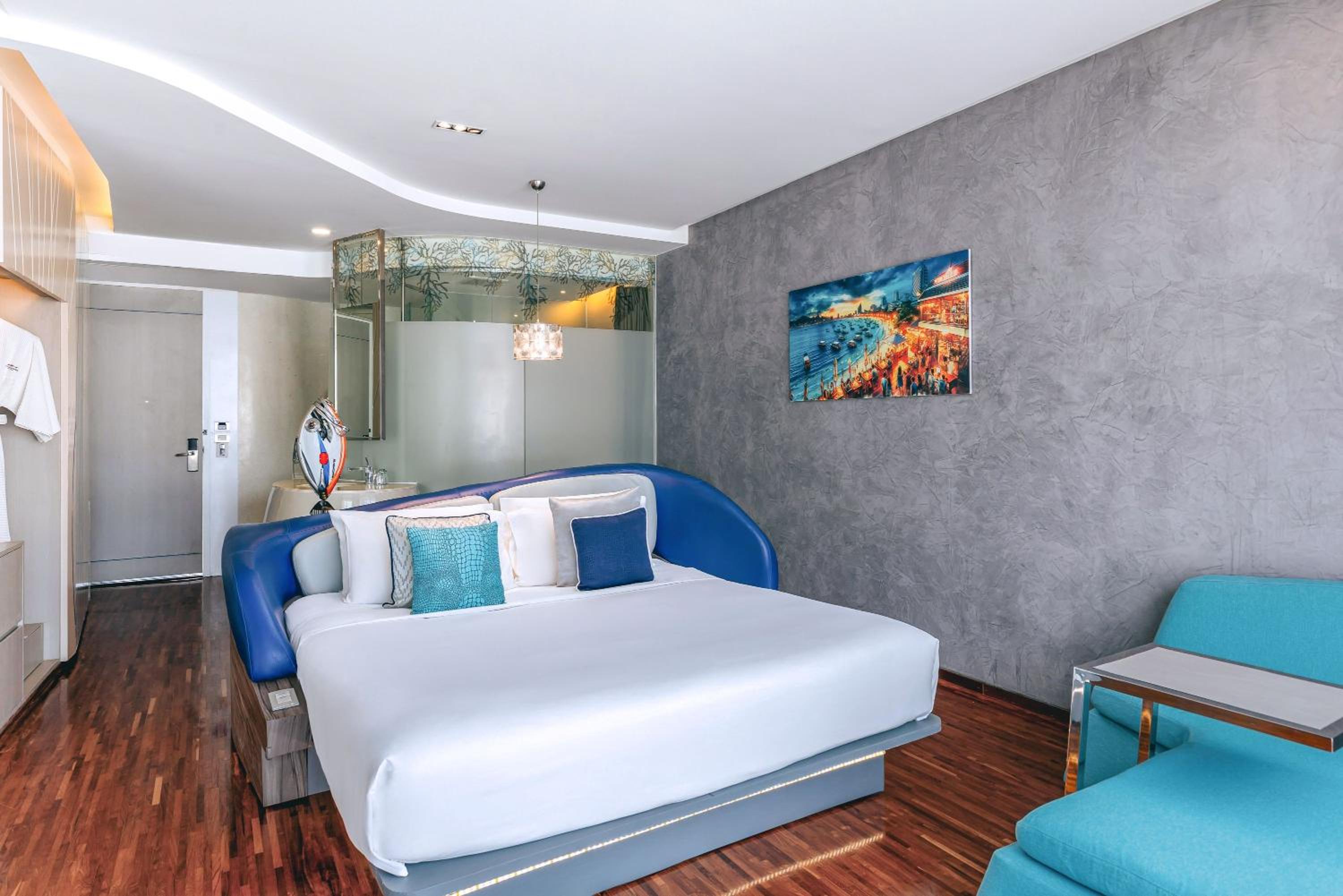 Deluxe Double Room with Pool View - Photo 2