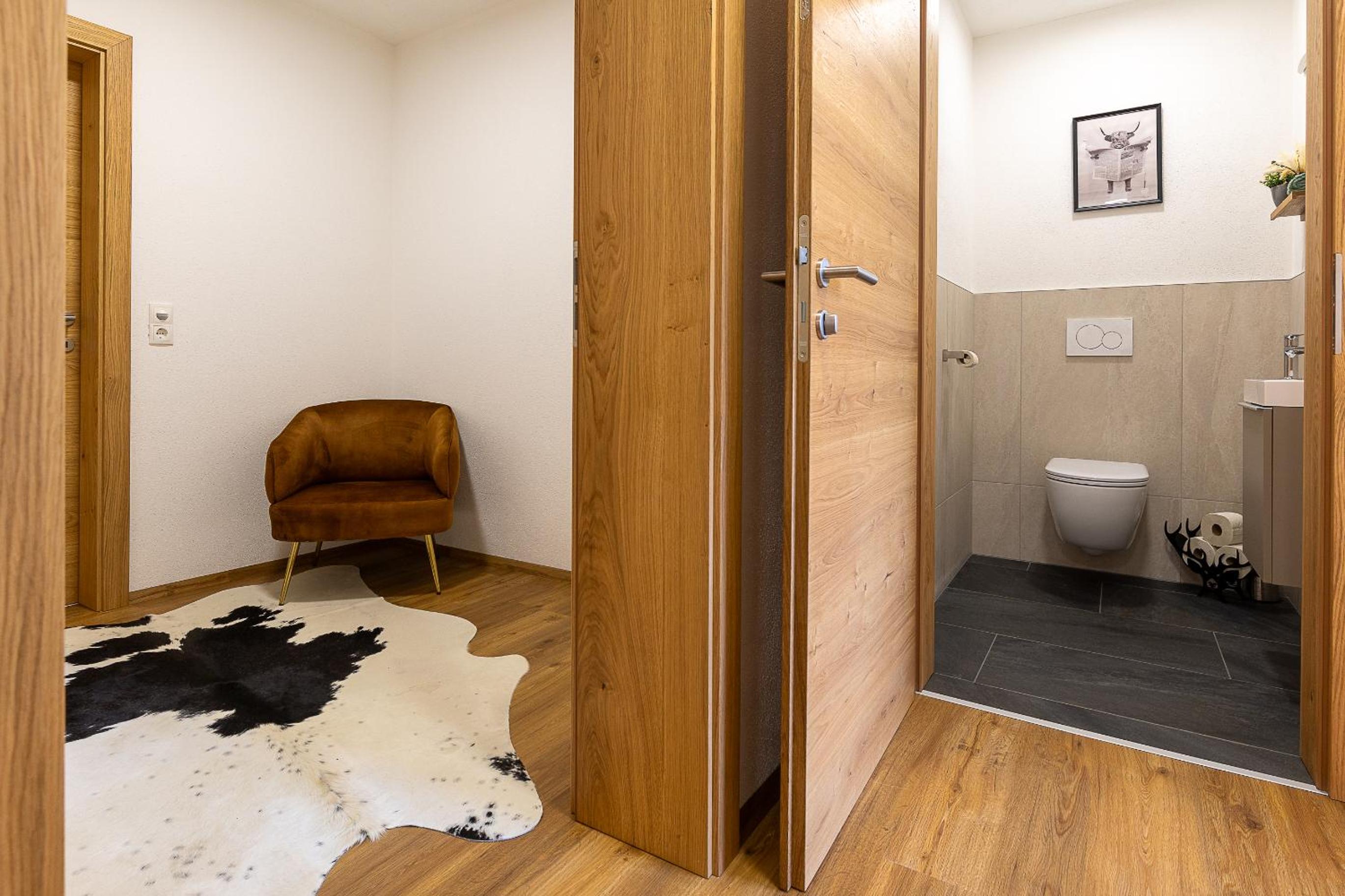 Two-Bedroom Apartment with Bath photo 3