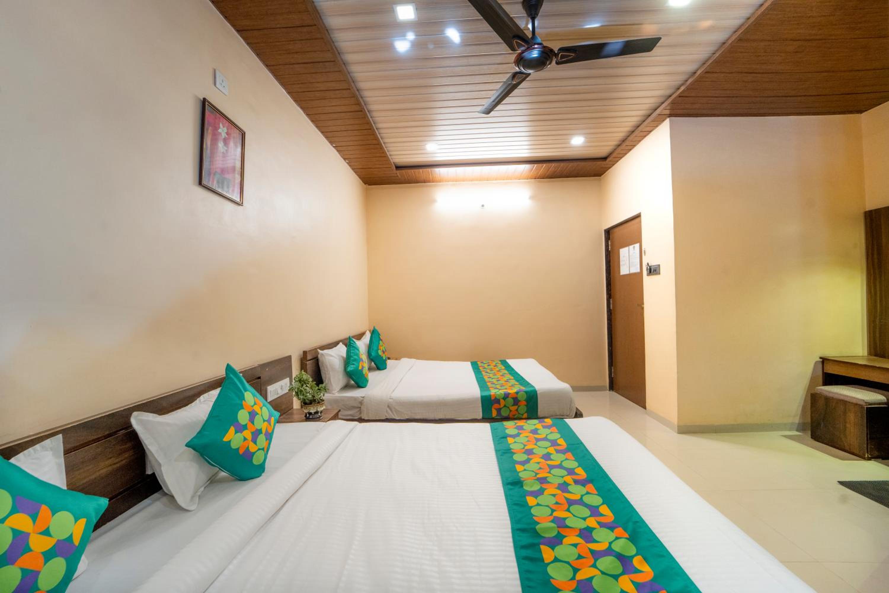 Deluxe Double Room photo 2