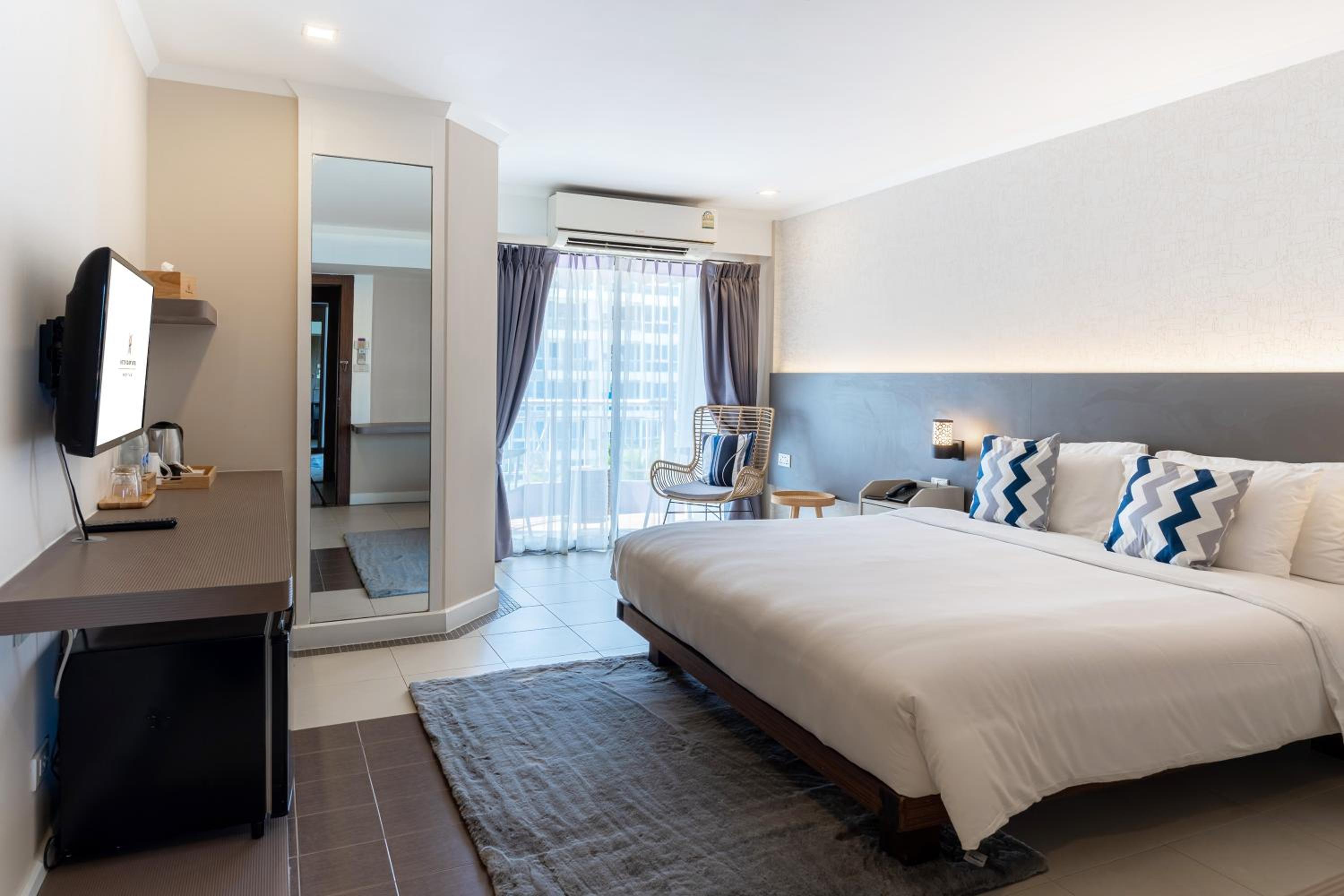 Deluxe Double Room with Balcony - Photo 1