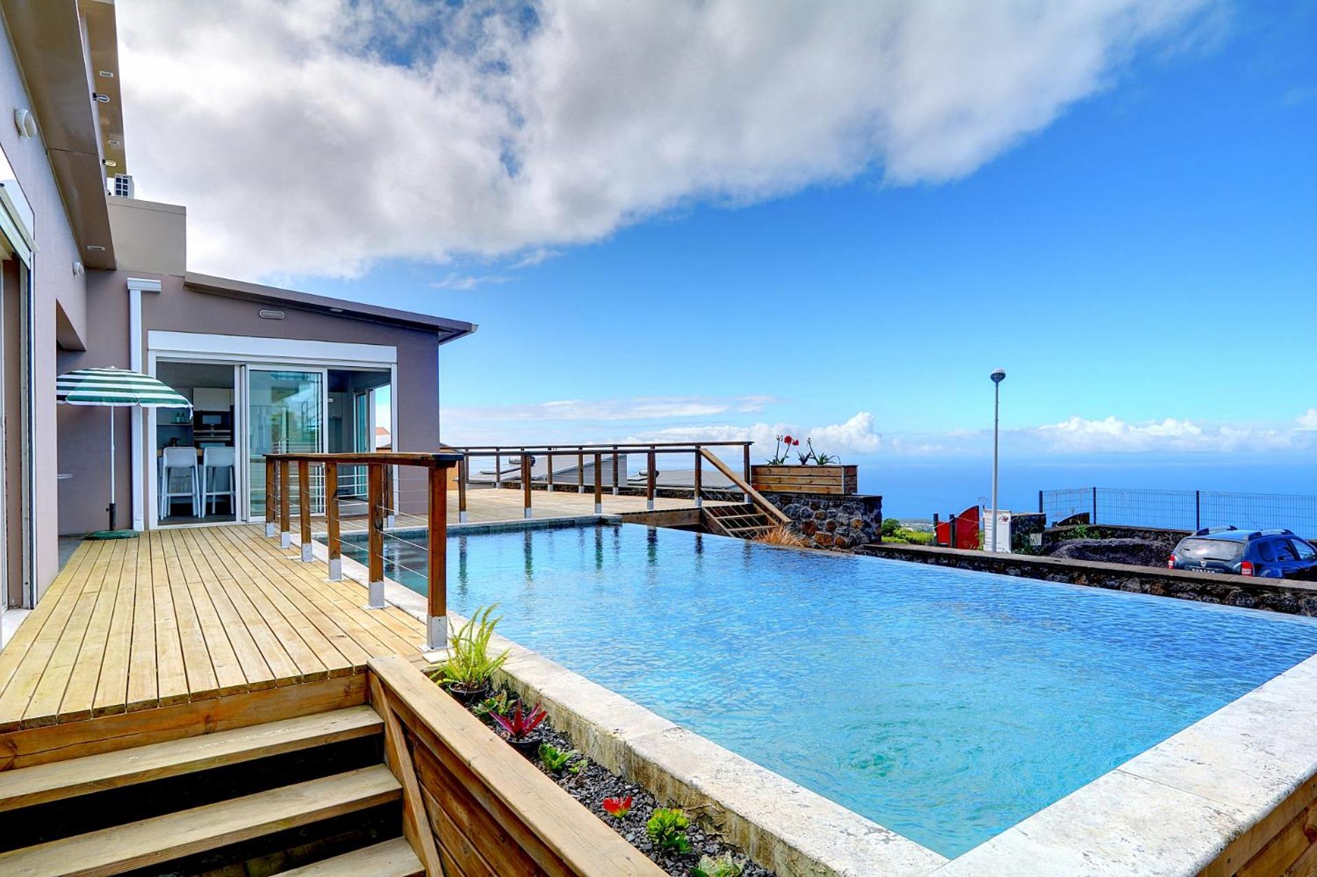 Three-Bedroom Villa photo 1
