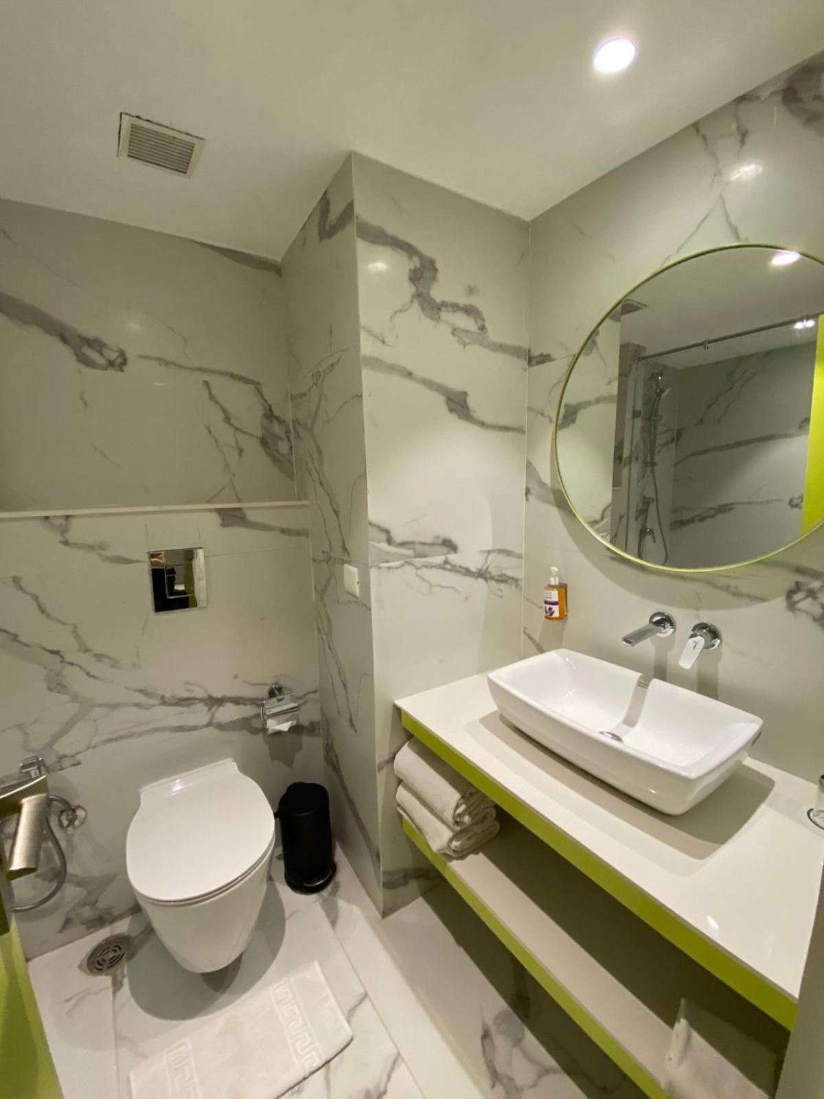 Twin Room - Photo 6