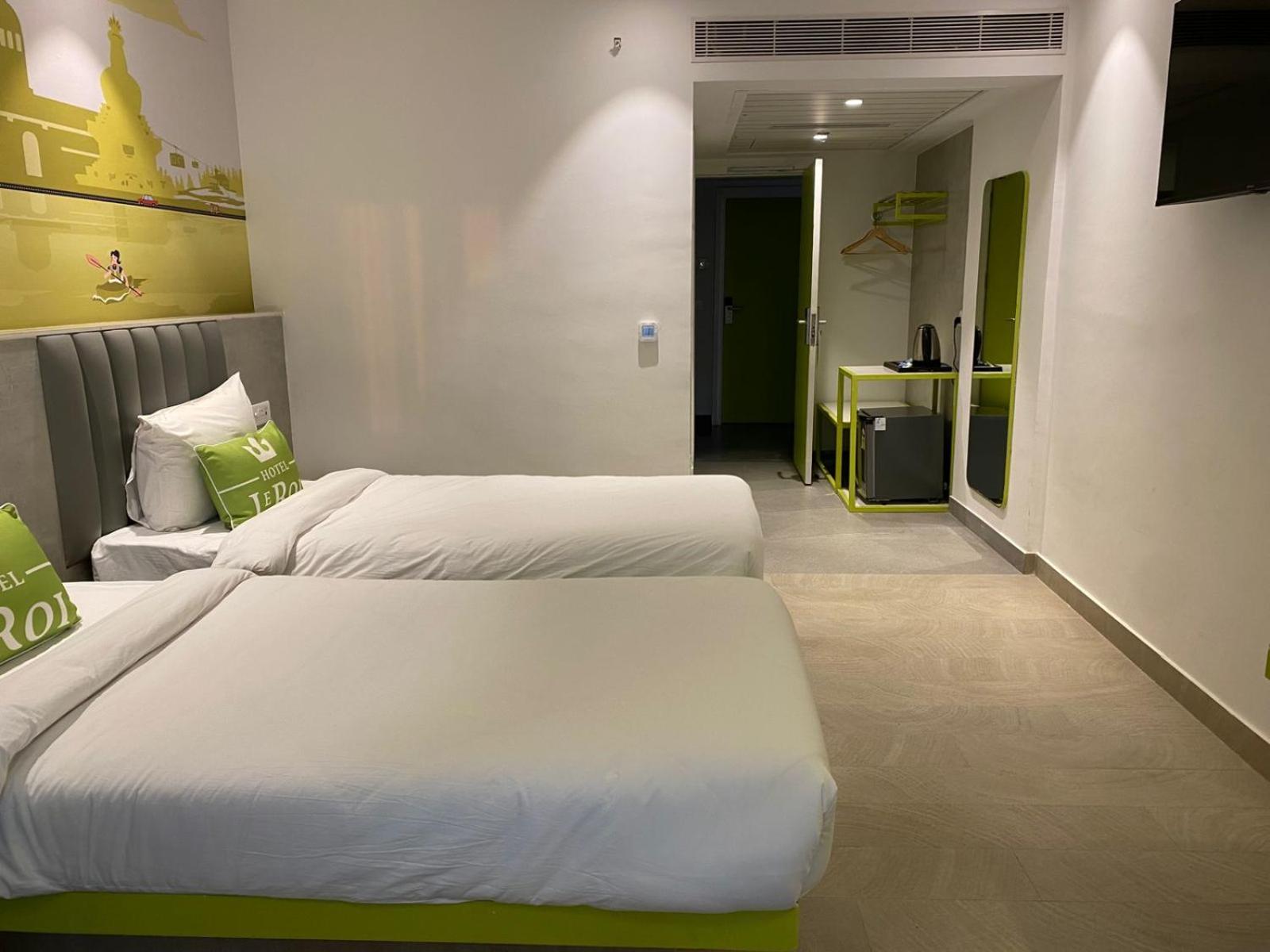 Twin Room - Photo 5