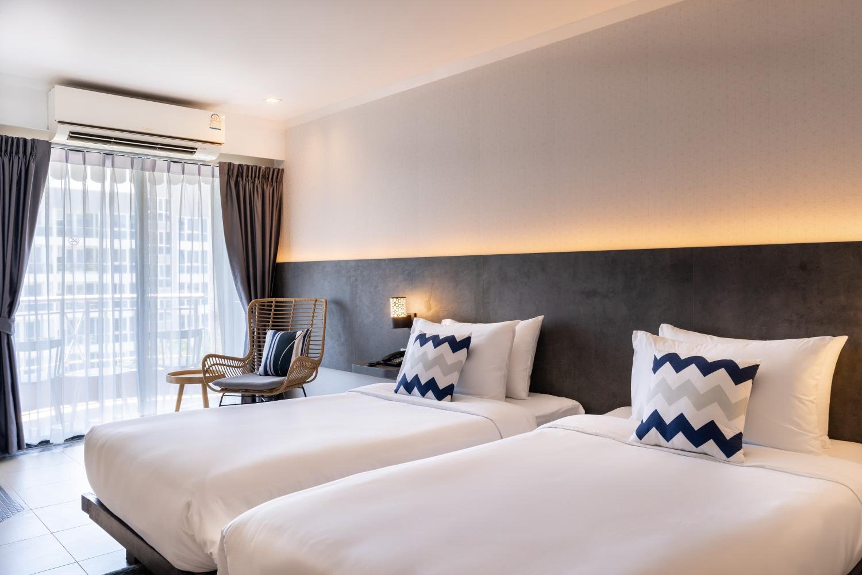 Deluxe Twin Room with Balcony - Photo 1