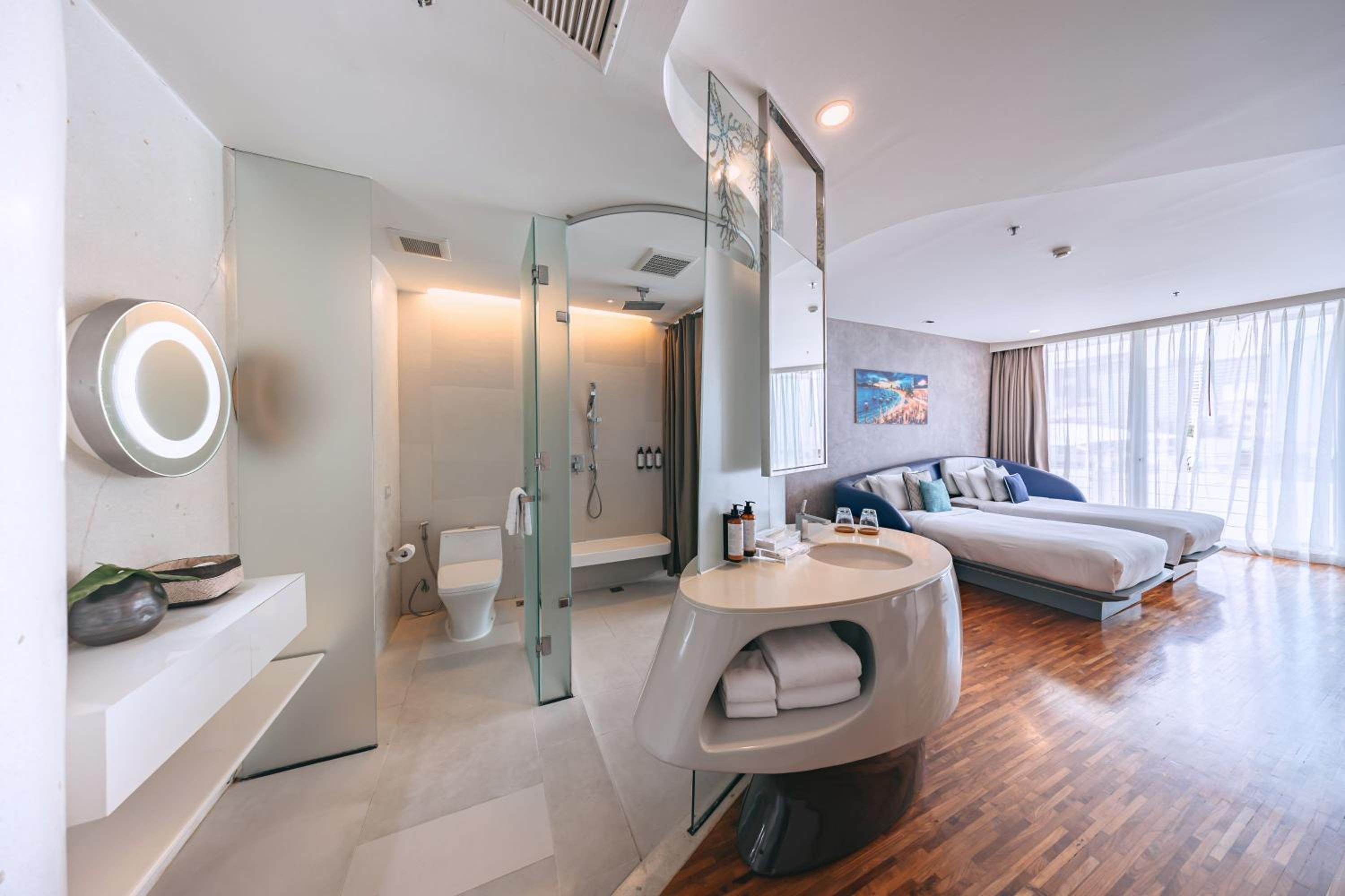 Deluxe Twin Room with Pool View - Photo 2