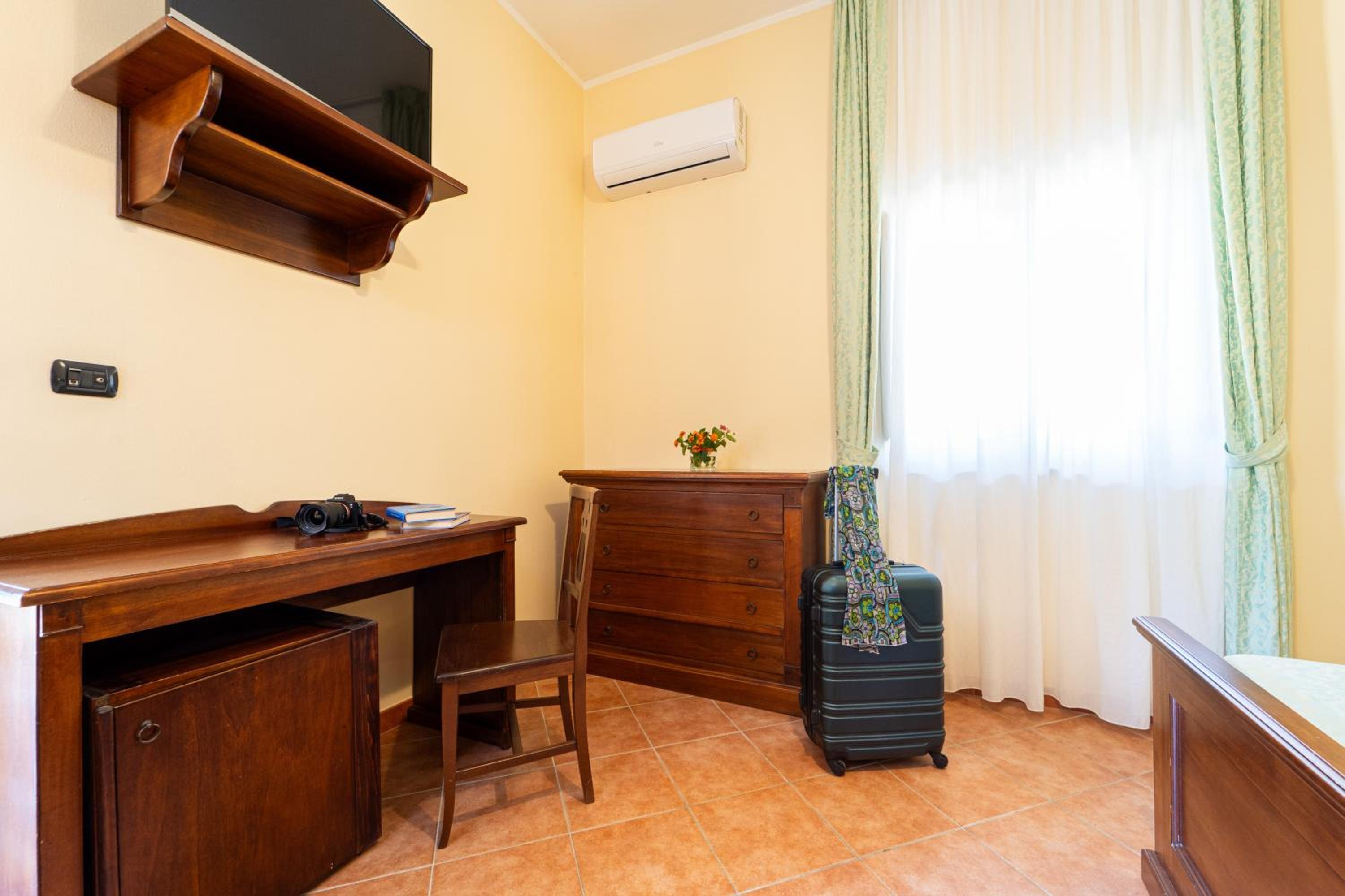 Superior Double or Twin Room - Photo 3