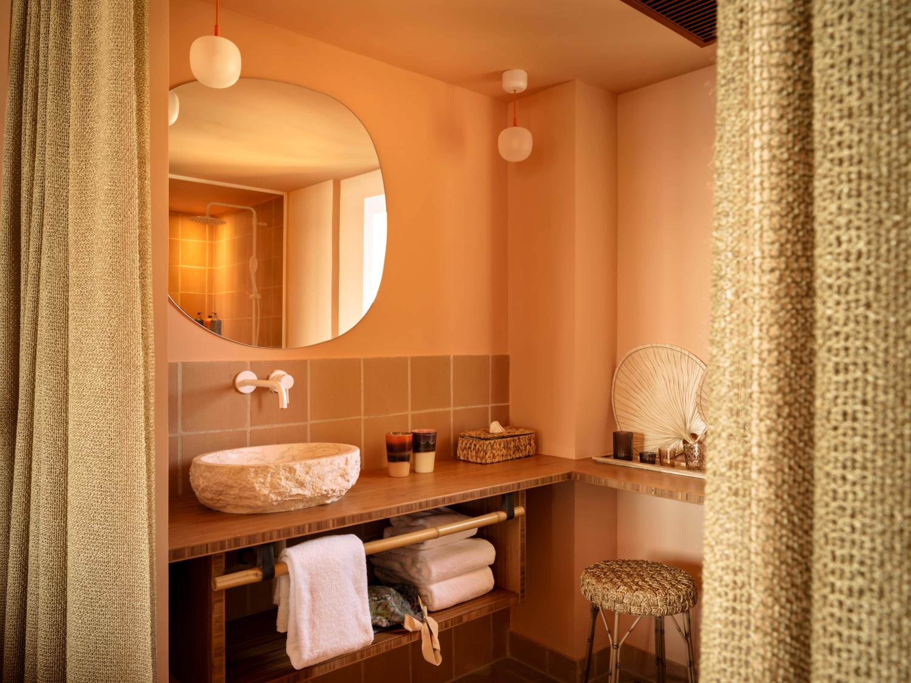 Suite with Balcony and Sea View photo 2