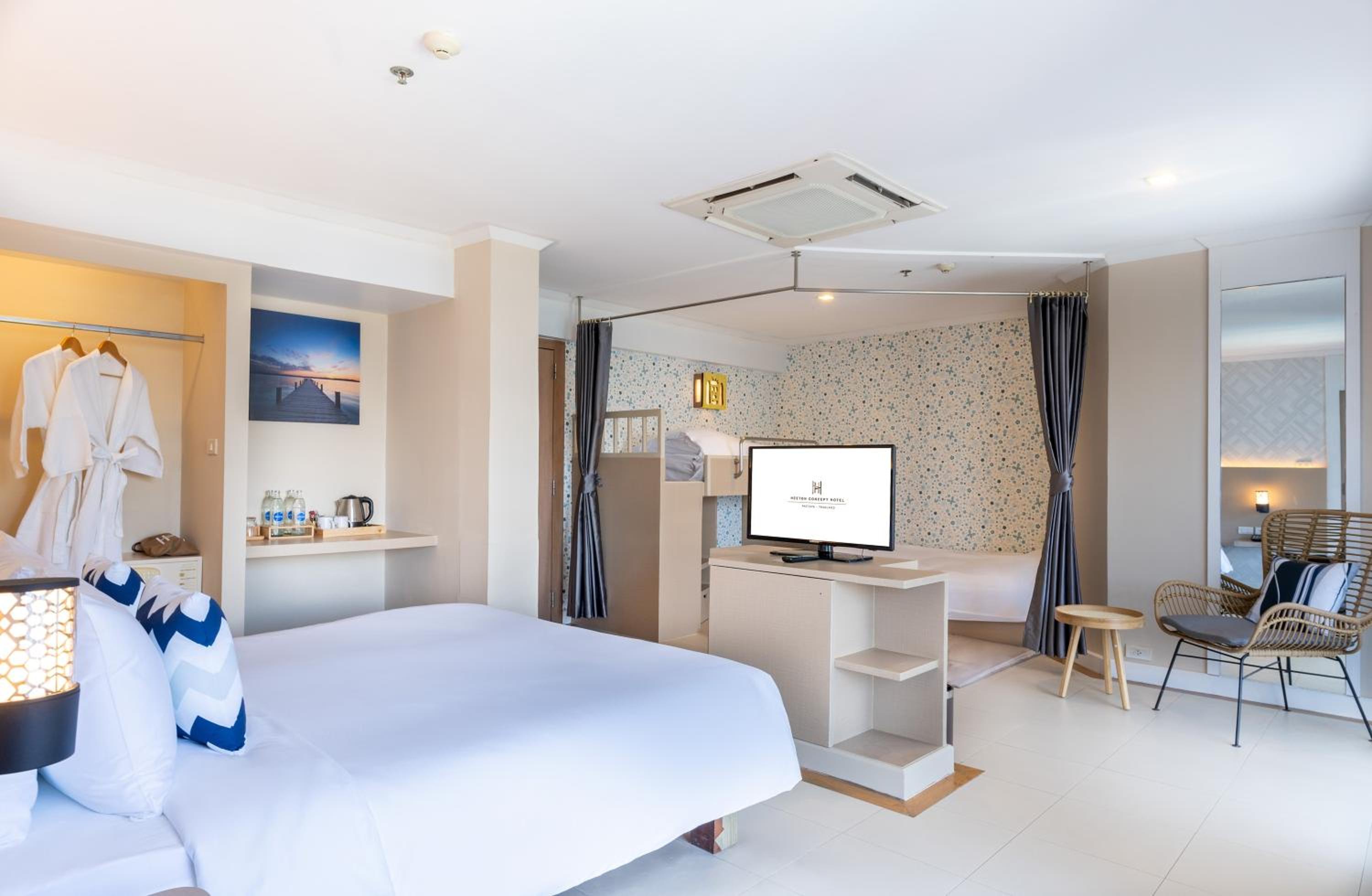 Family Suite with Bunk Bed - Photo 1