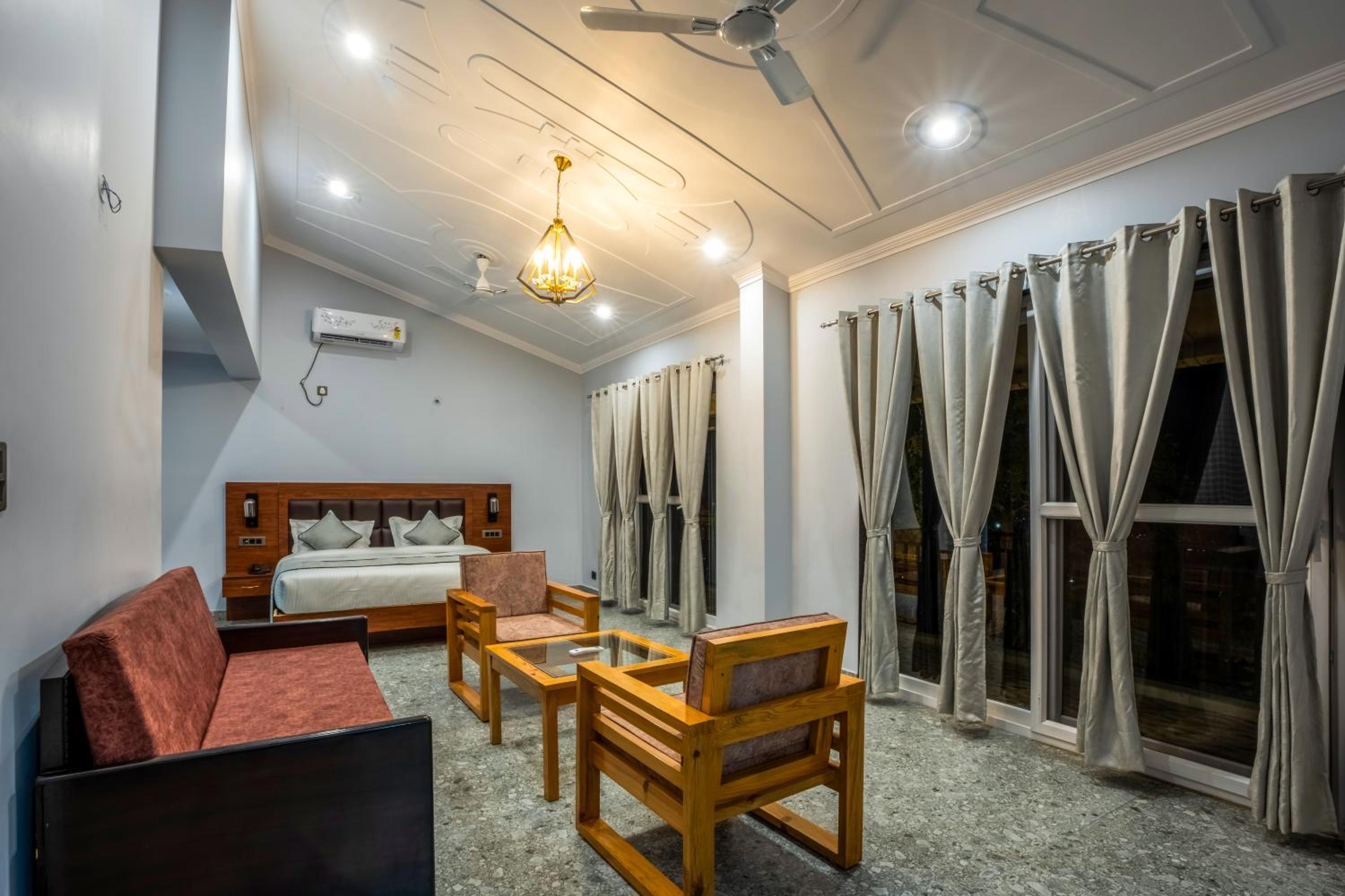 Superior King Suite
