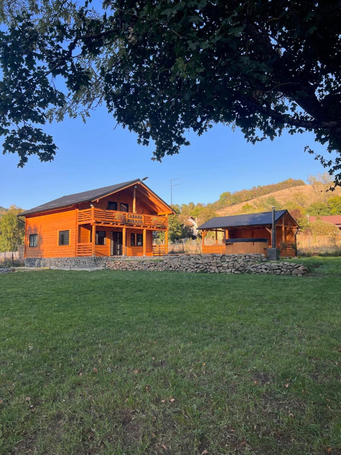 Five-Bedroom House photo 2