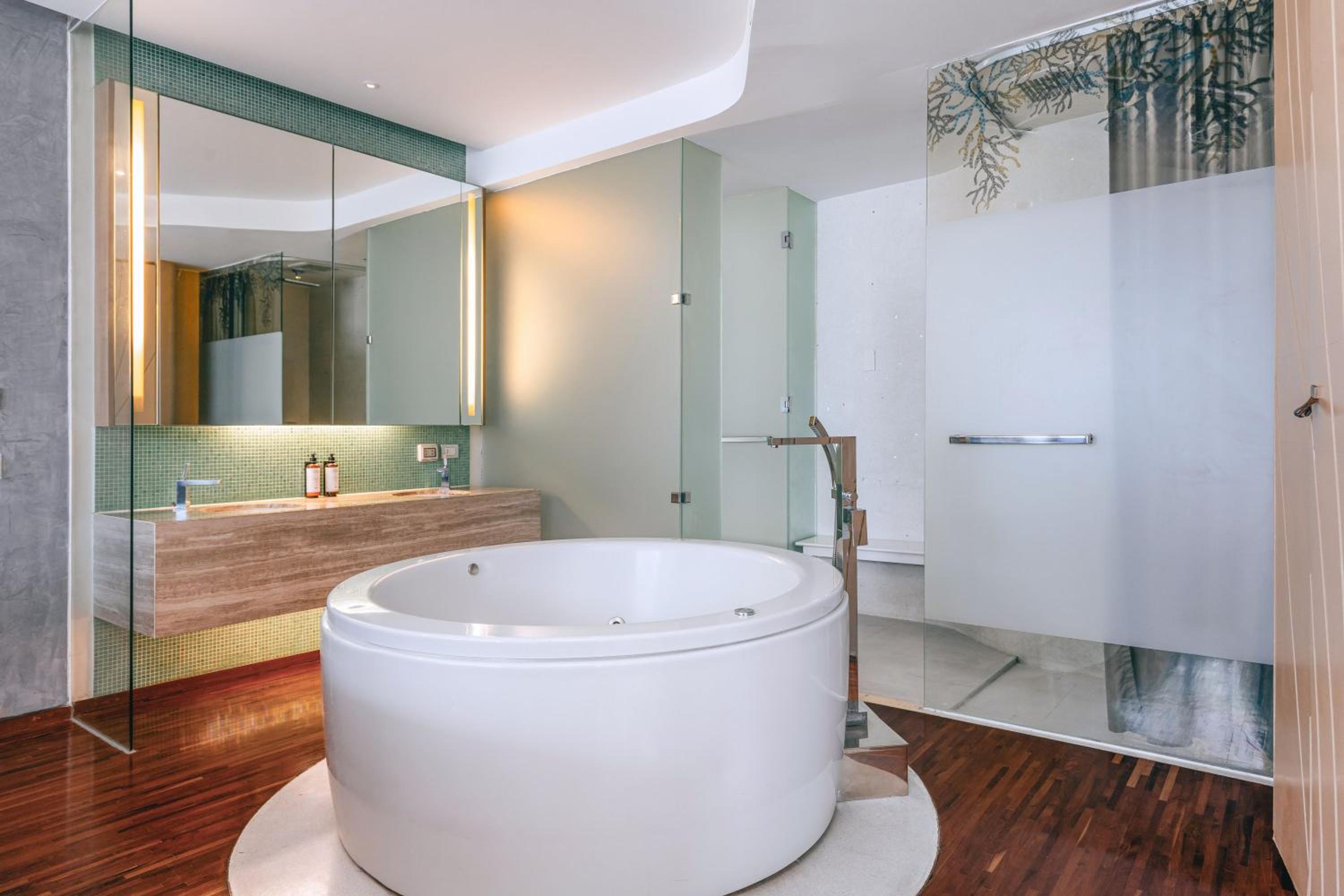 Aqua Suite One Bedroom - Photo 3