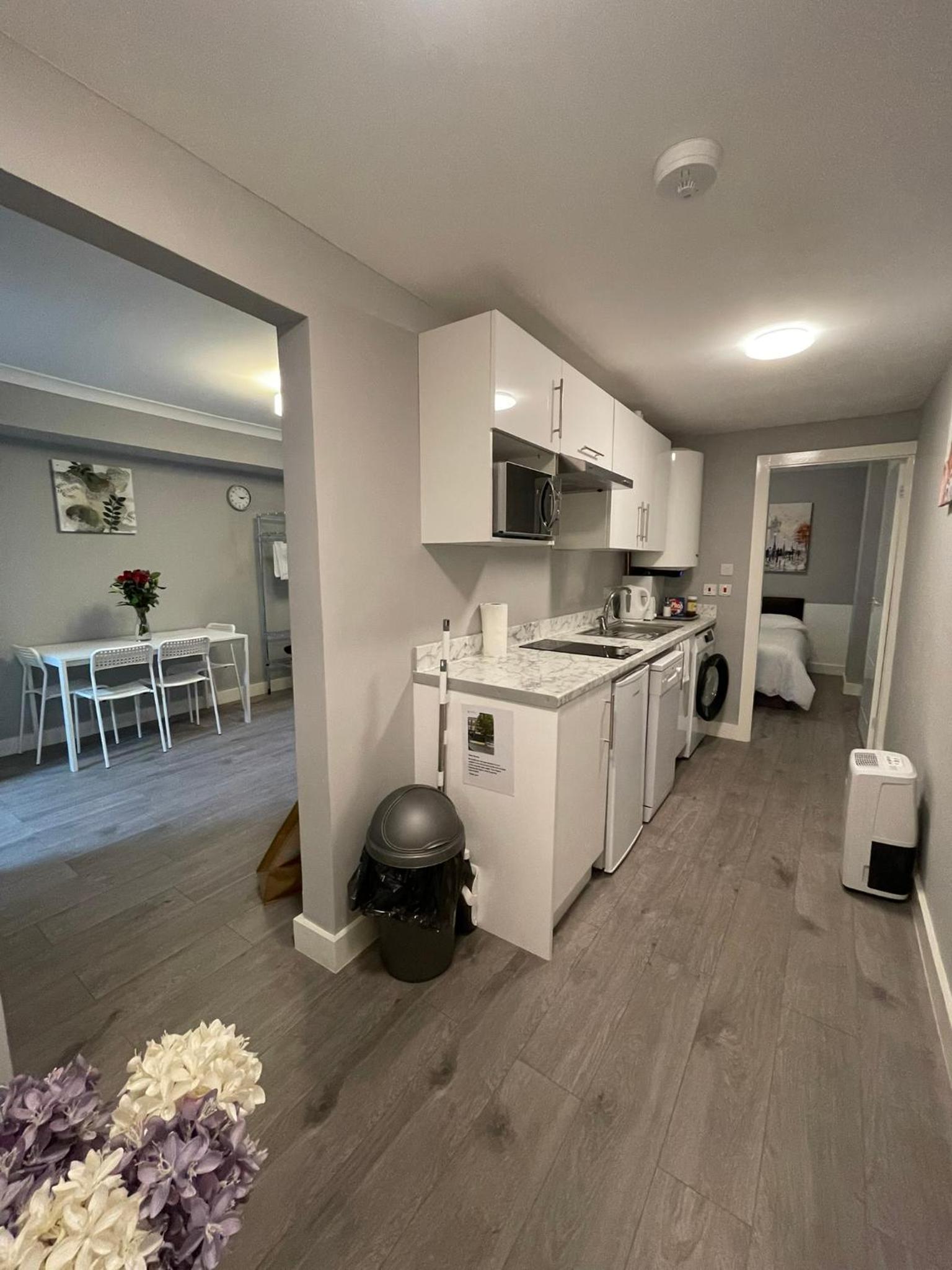 Basement Flat w/ Patio • Sleeps 4 photo 2
