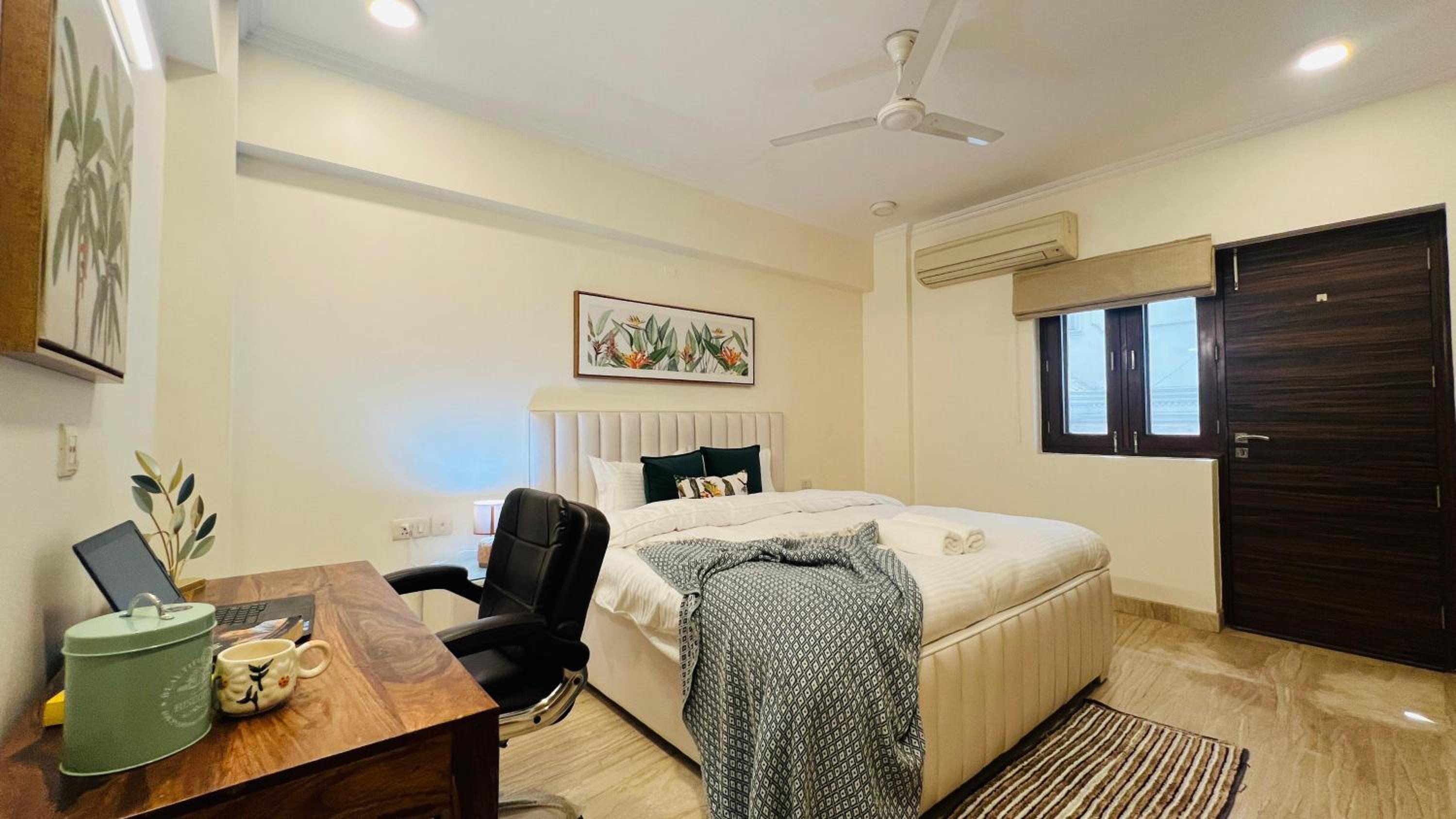  Standard Three Bedroom Apartment - Photo 2
