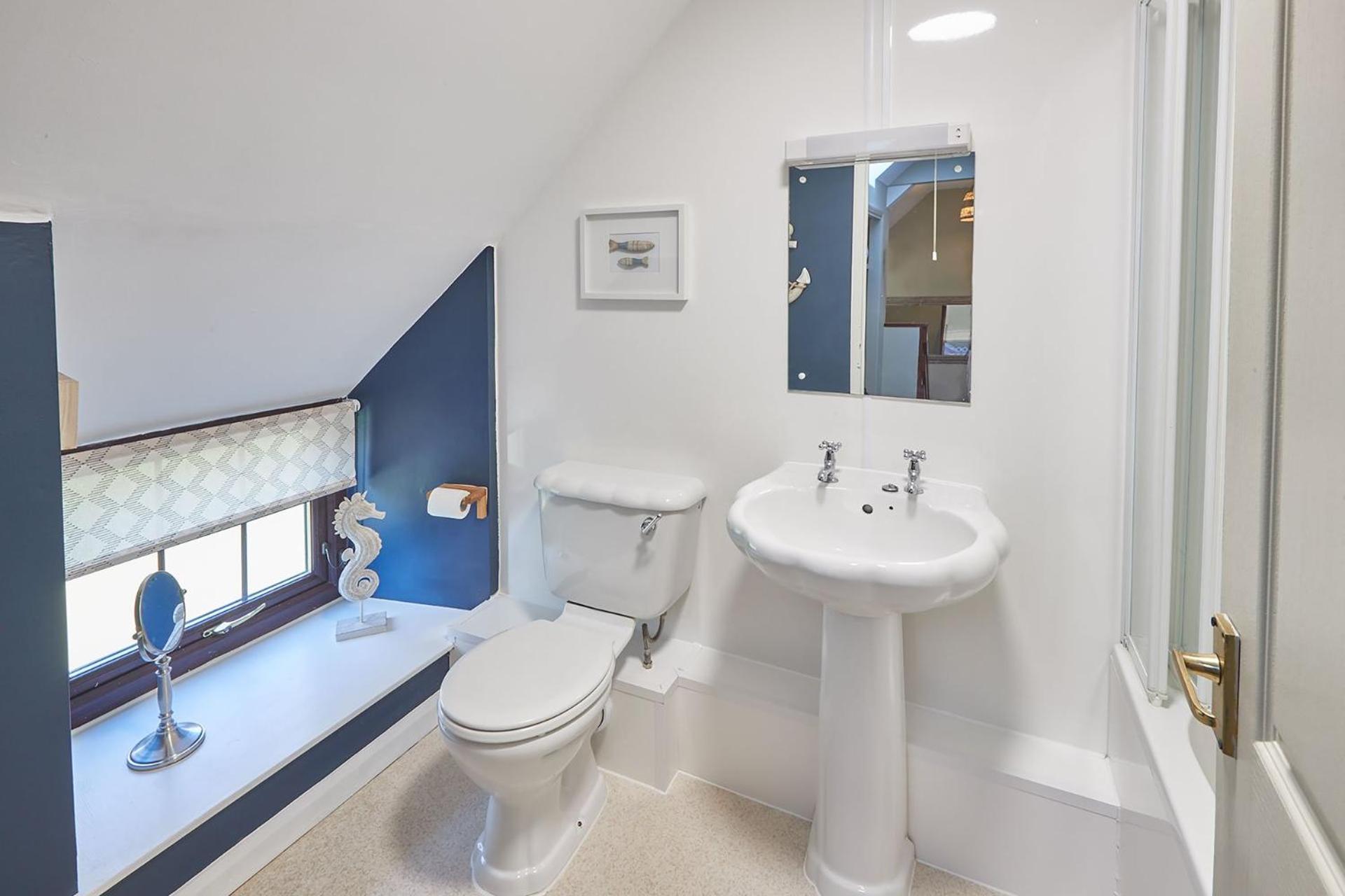 Sunnyside Cottage -Two-Bedroom House photo 3