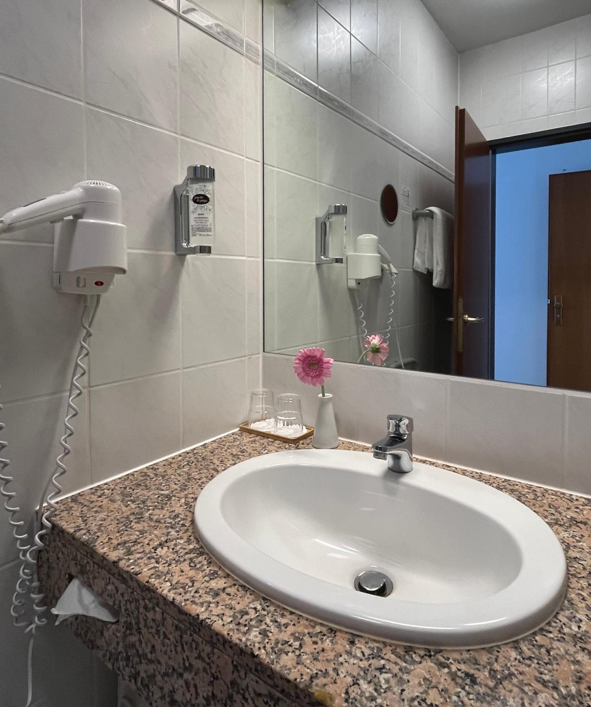 Standard Double Room SensBase photo 2