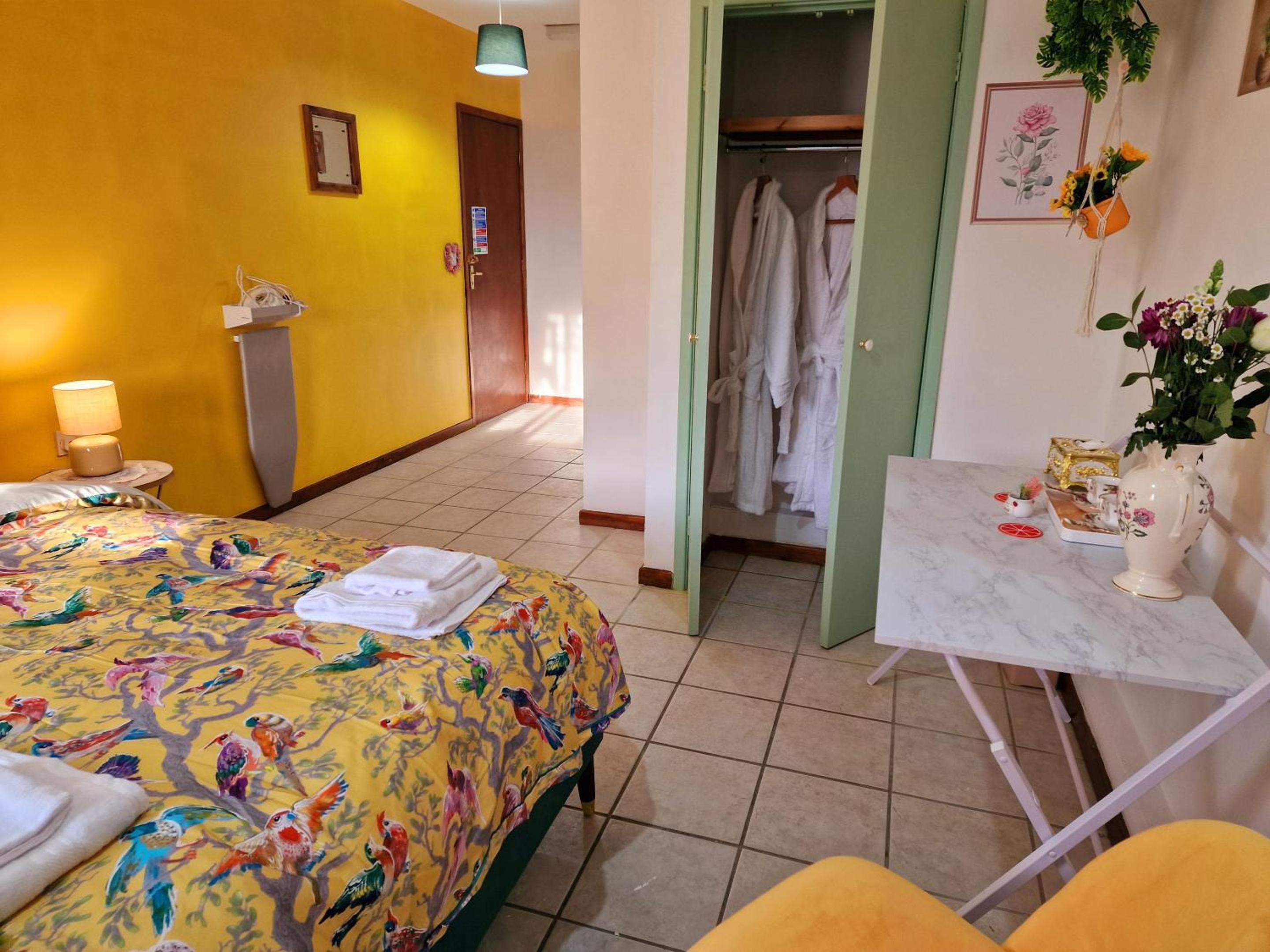 Triple Room with Bath - Photo 5