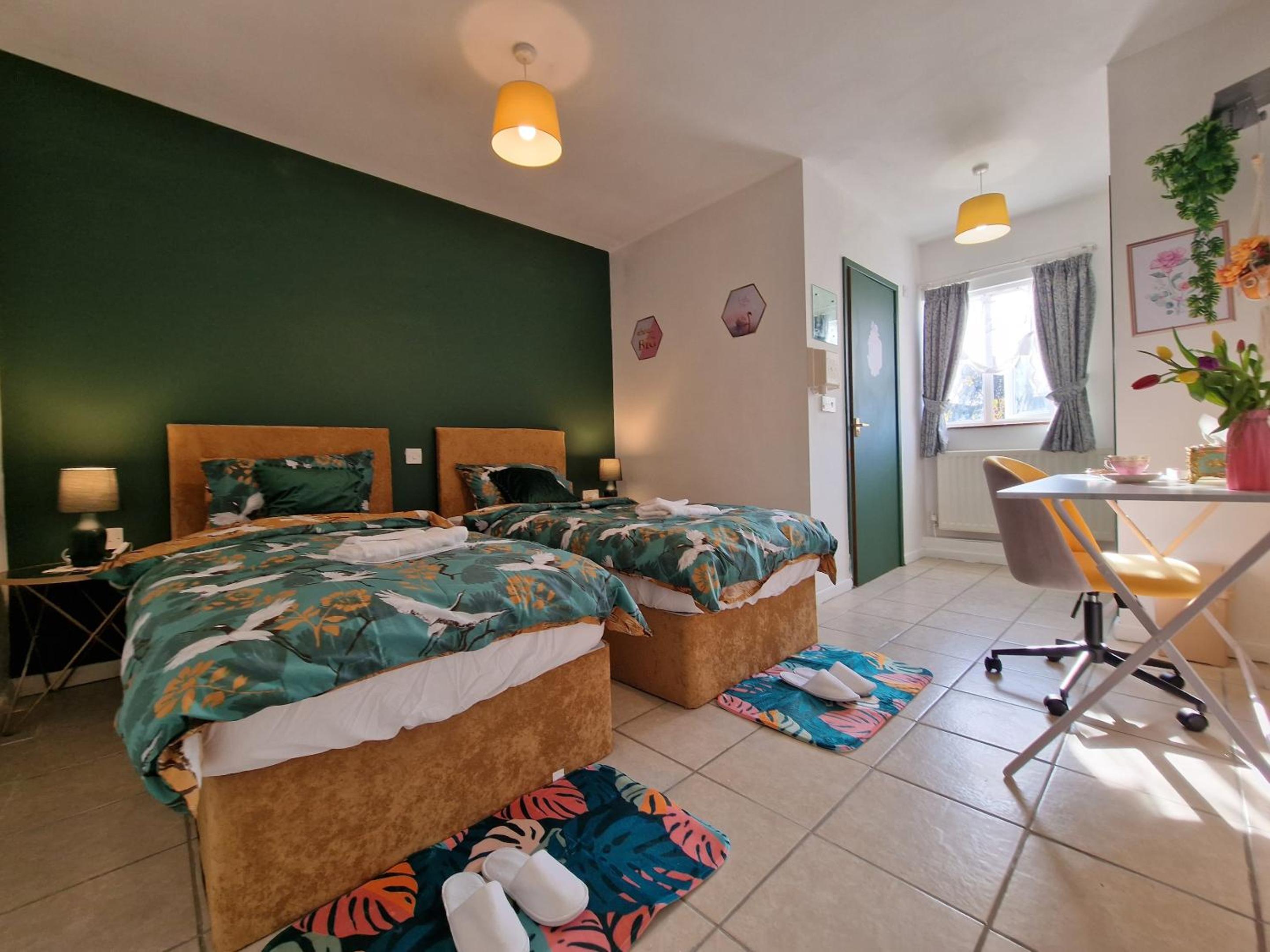 Twin Room with Shower - Photo 17