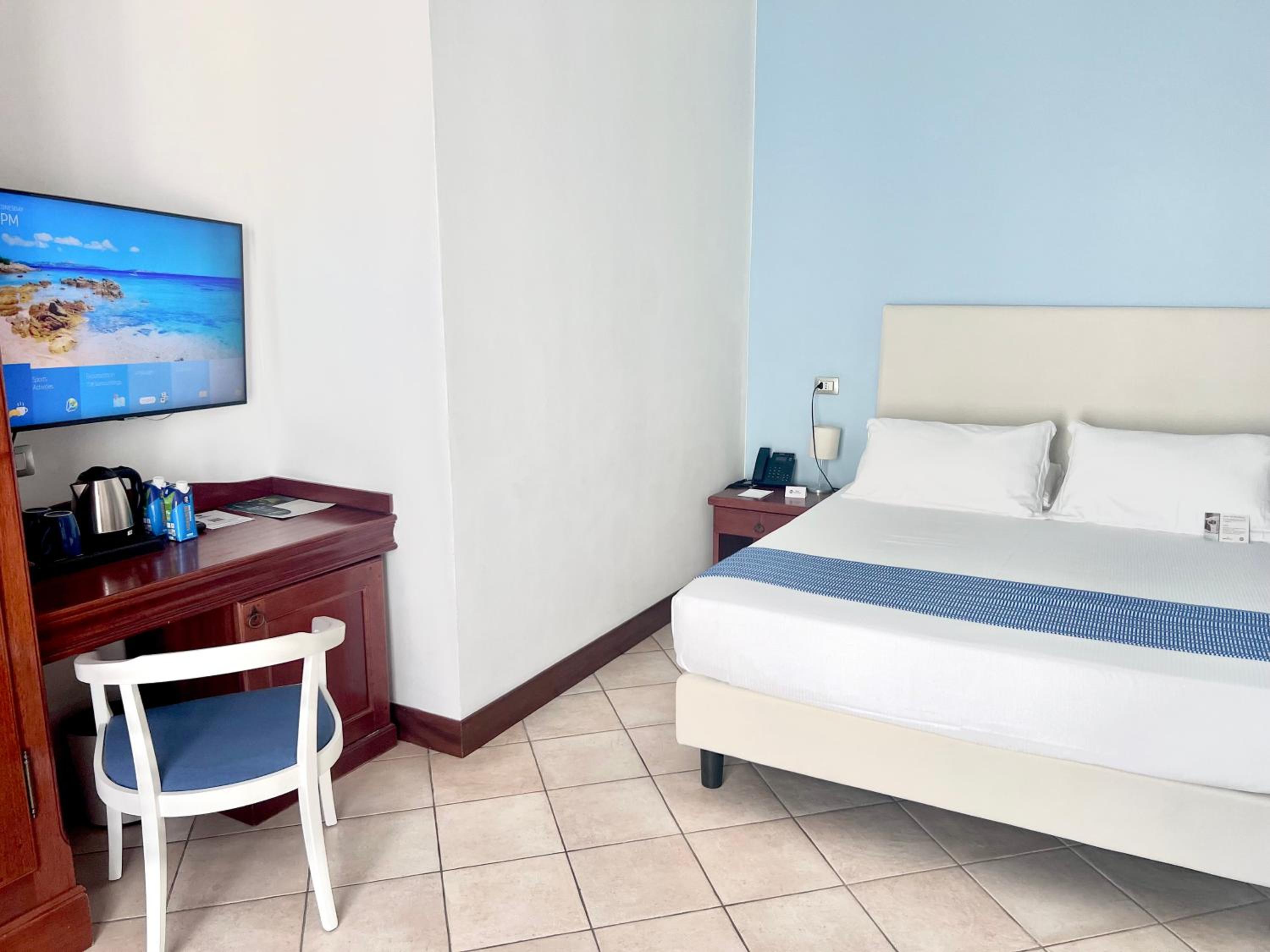 Comfort Queen Room - Non-Smoking  - Photo 8