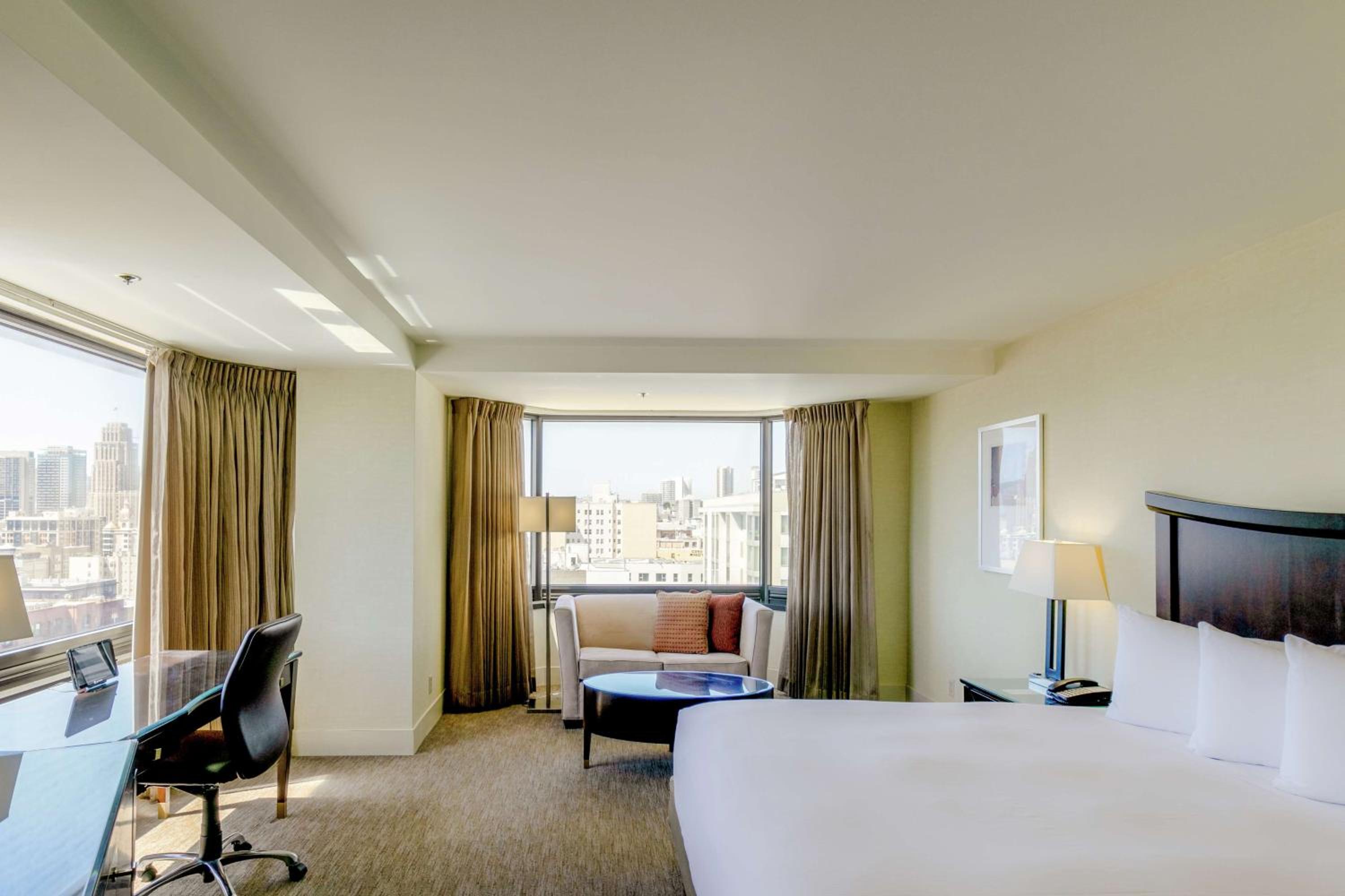 Corner King Room - Photo 4