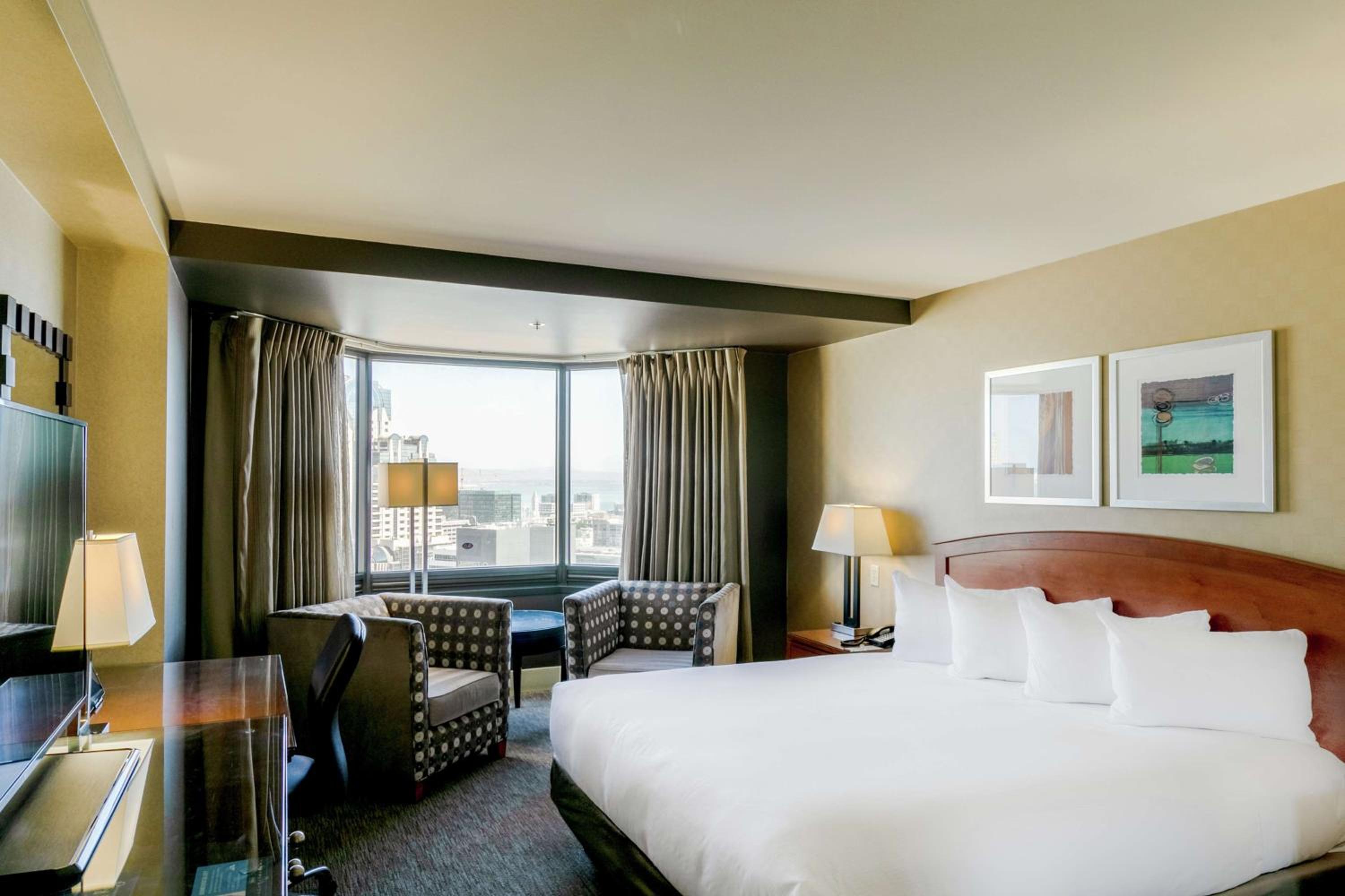 Skyline View - One King Bed Mobility/Hearing Accessible Tub - Photo 2