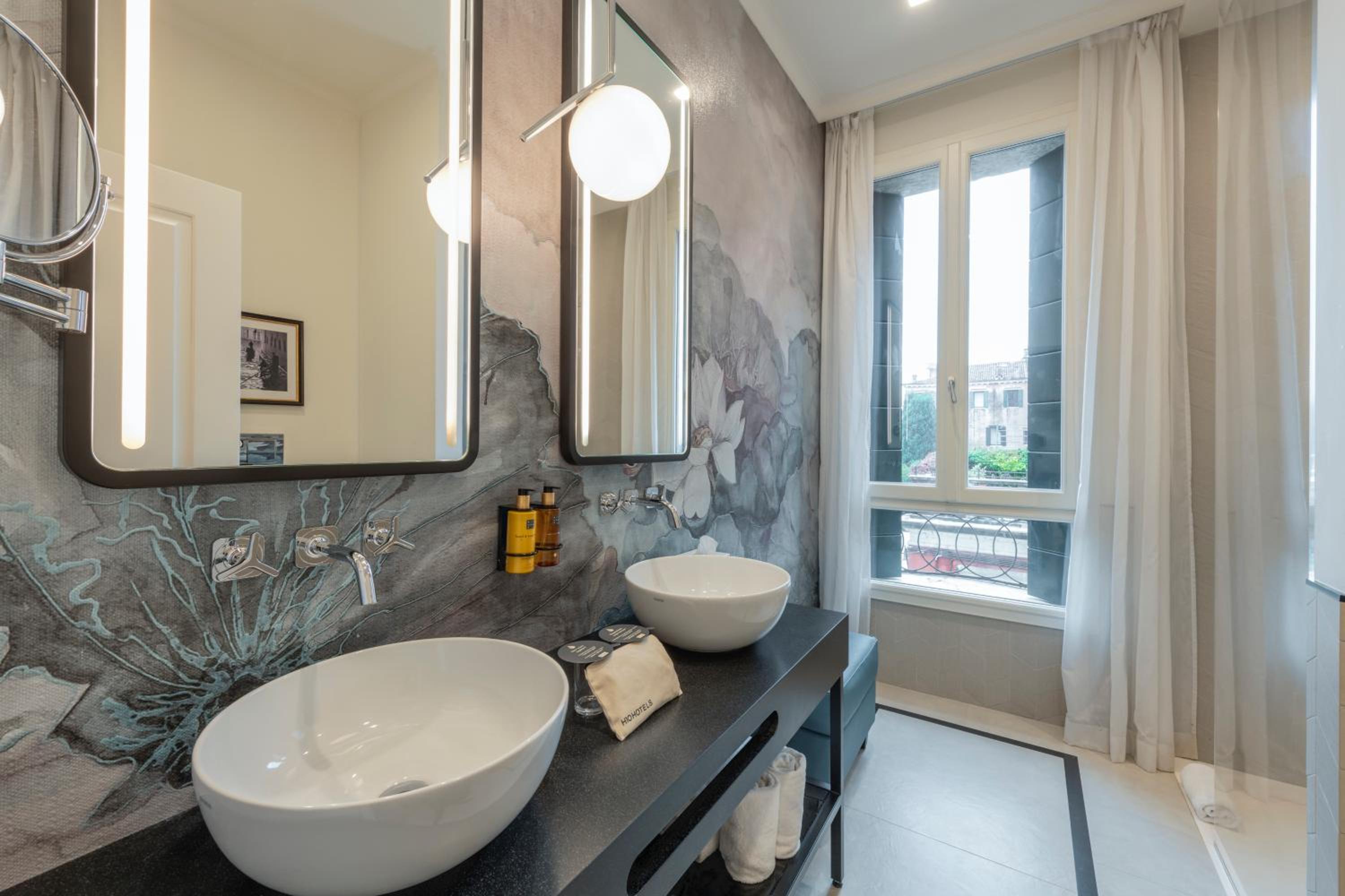 Junior Suite with Canal View