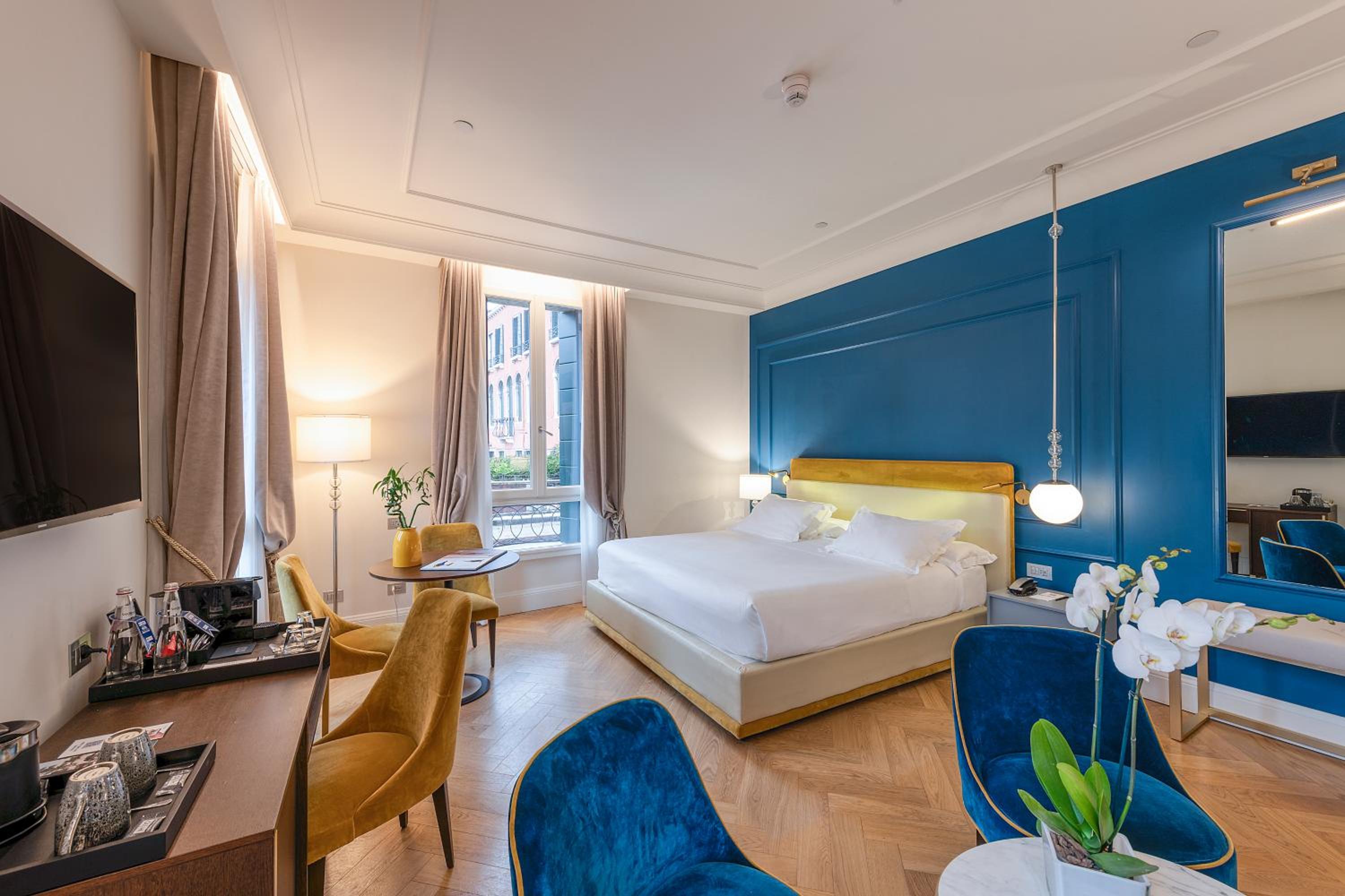 Junior Suite with Canal View